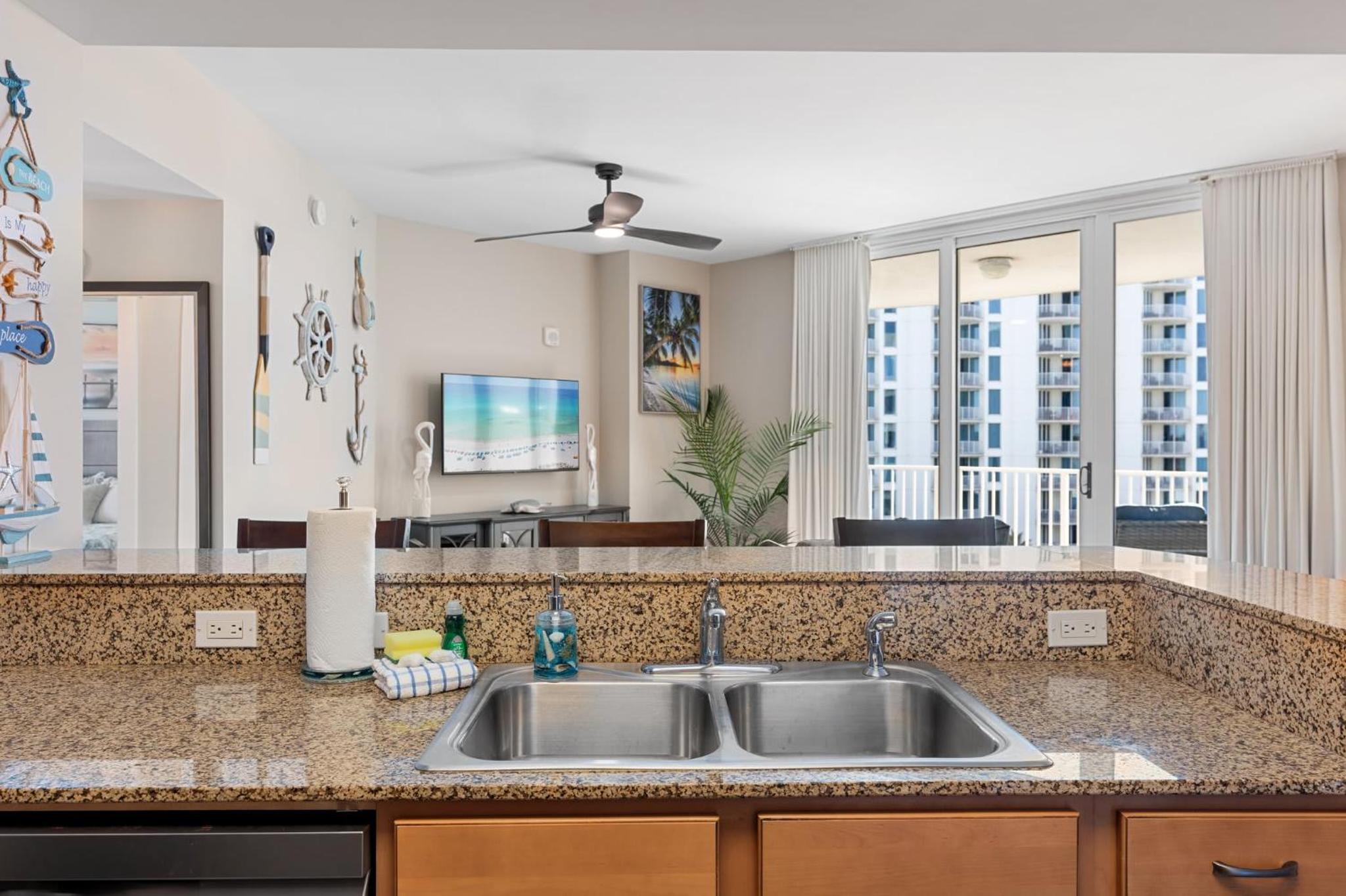 5 Star Resort 7th FL Sunrise Poolview Private Balconies Beach Gear Shuttle
