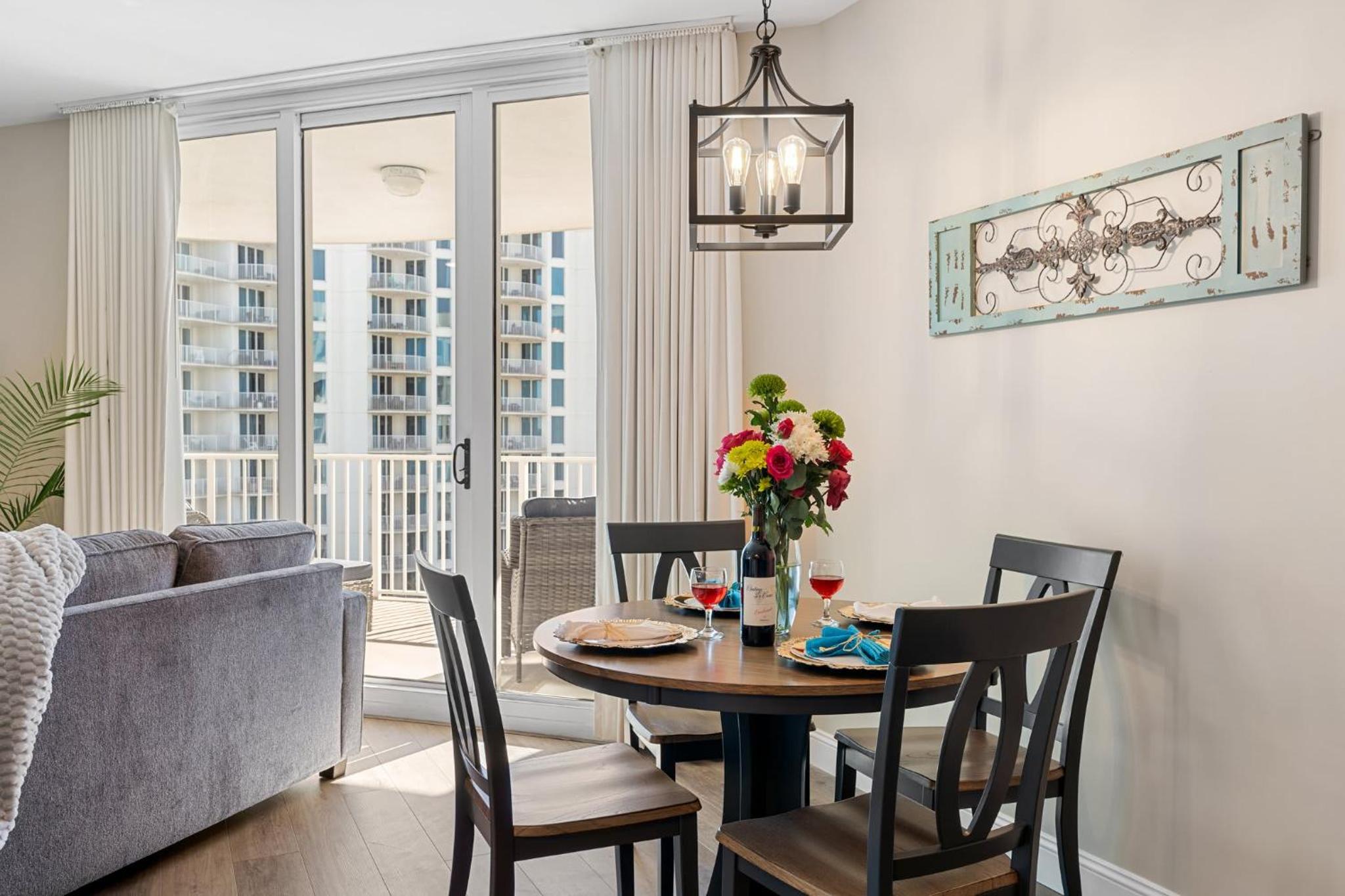 5 Star Resort 7th FL Sunrise Poolview Private Balconies Beach Gear Shuttle