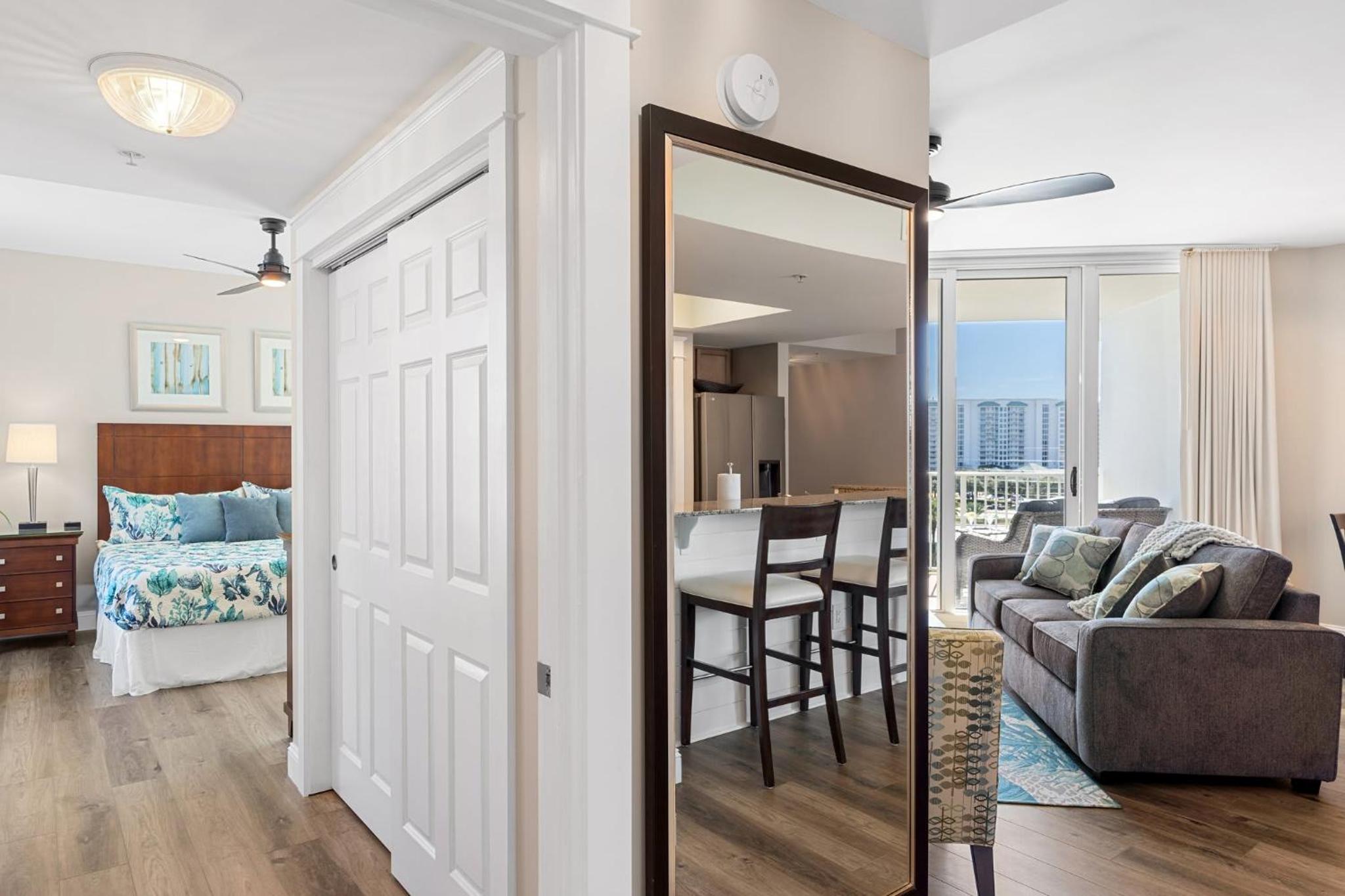 5 Star Resort 7th FL Sunrise Poolview Private Balconies Beach Gear Shuttle