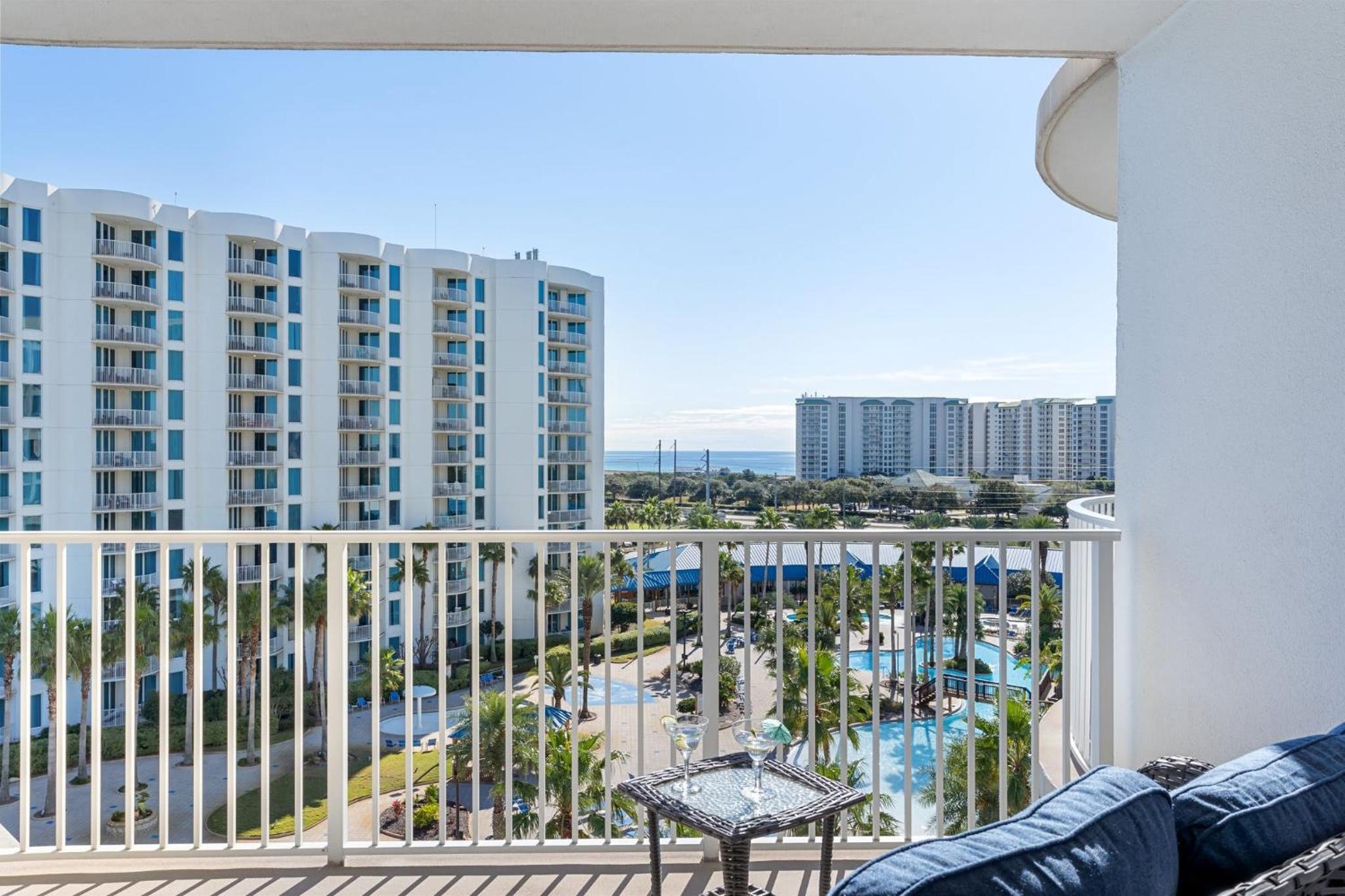 5 Star Resort 7th FL Sunrise Poolview Private Balconies Beach Gear Shuttle