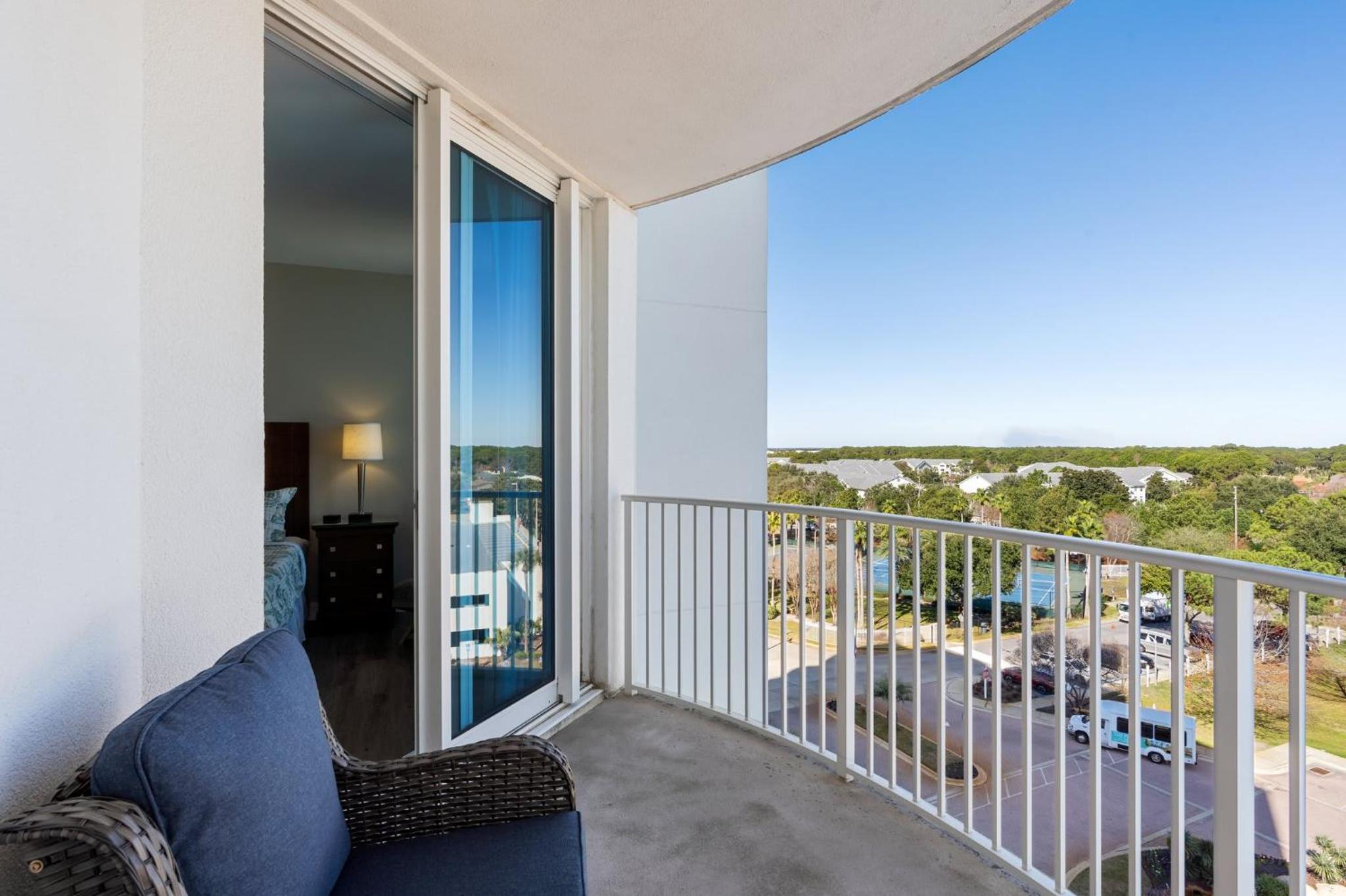 5 Star Resort 7th FL Sunrise Poolview Private Balconies Beach Gear Shuttle