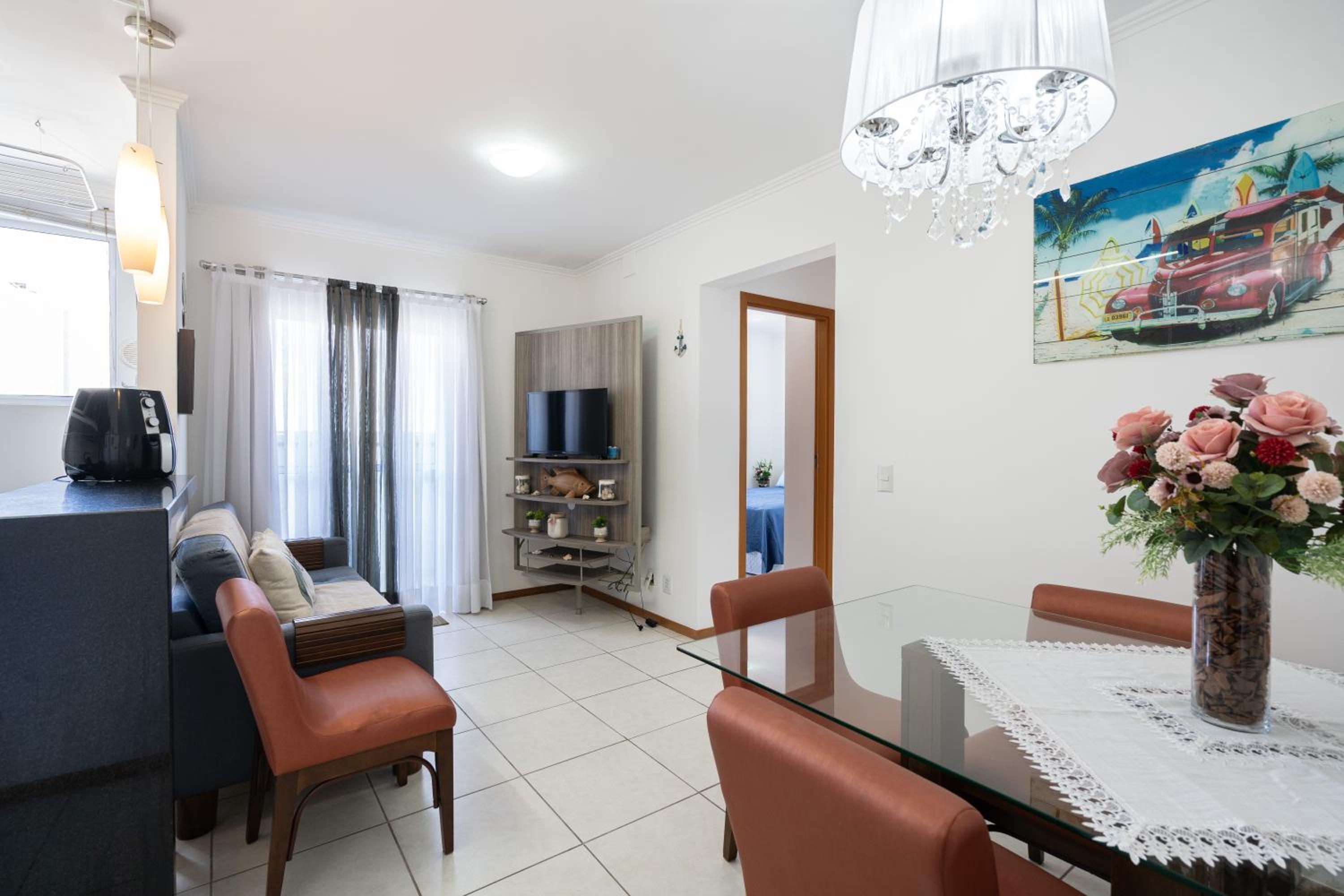 Apartamento a 400M PRAIA com PISCINA sacada com CHURRASQUEIRA privativa Wi-Fi Portaria 24h PLAYGROUND INFANTIL Quadra de esportes e vaga privativa de GARAG