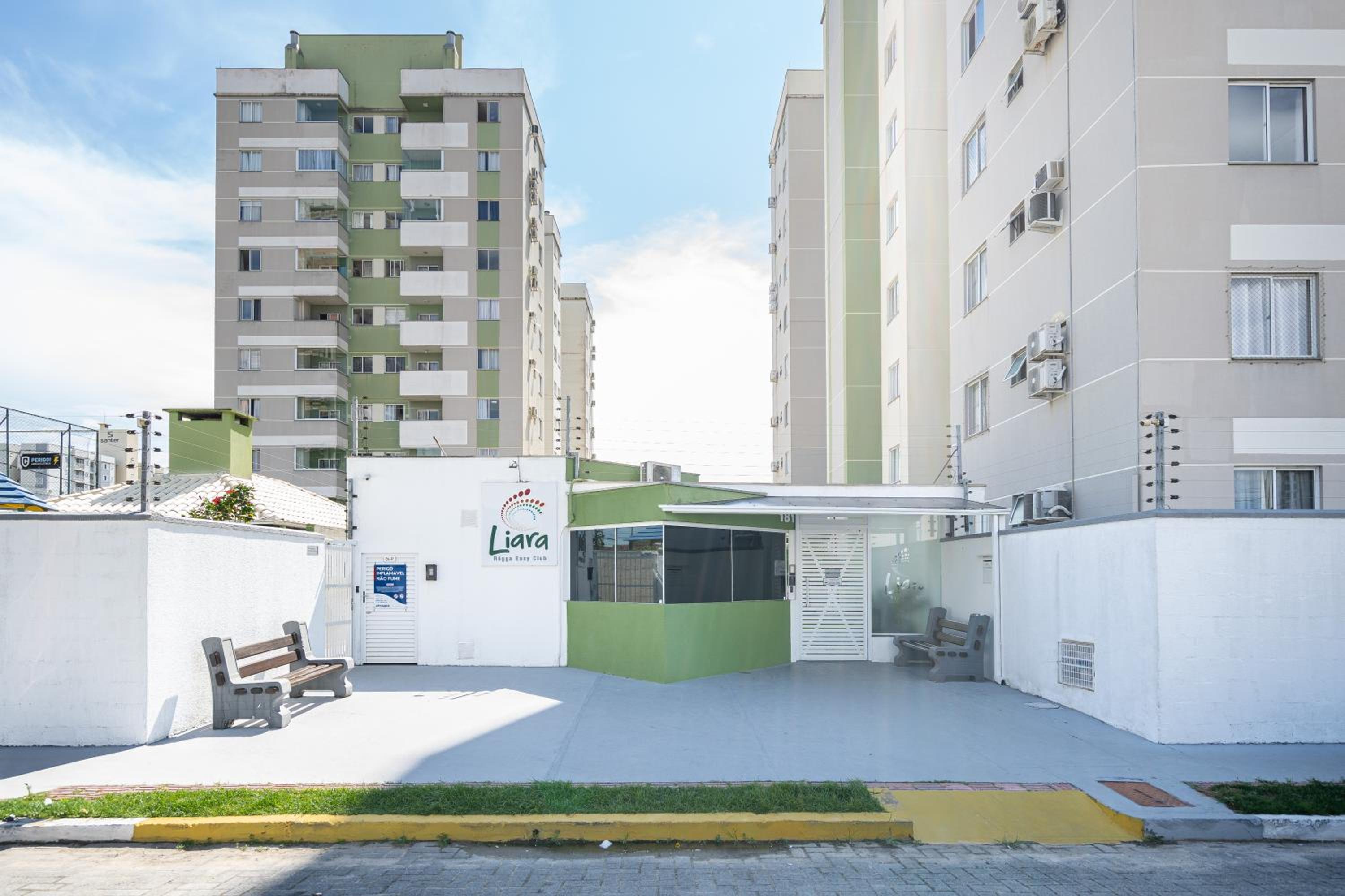 Apartamento a 400M PRAIA com PISCINA sacada com CHURRASQUEIRA privativa Wi-Fi Portaria 24h PLAYGROUND INFANTIL Quadra de esportes e vaga privativa de GARAG