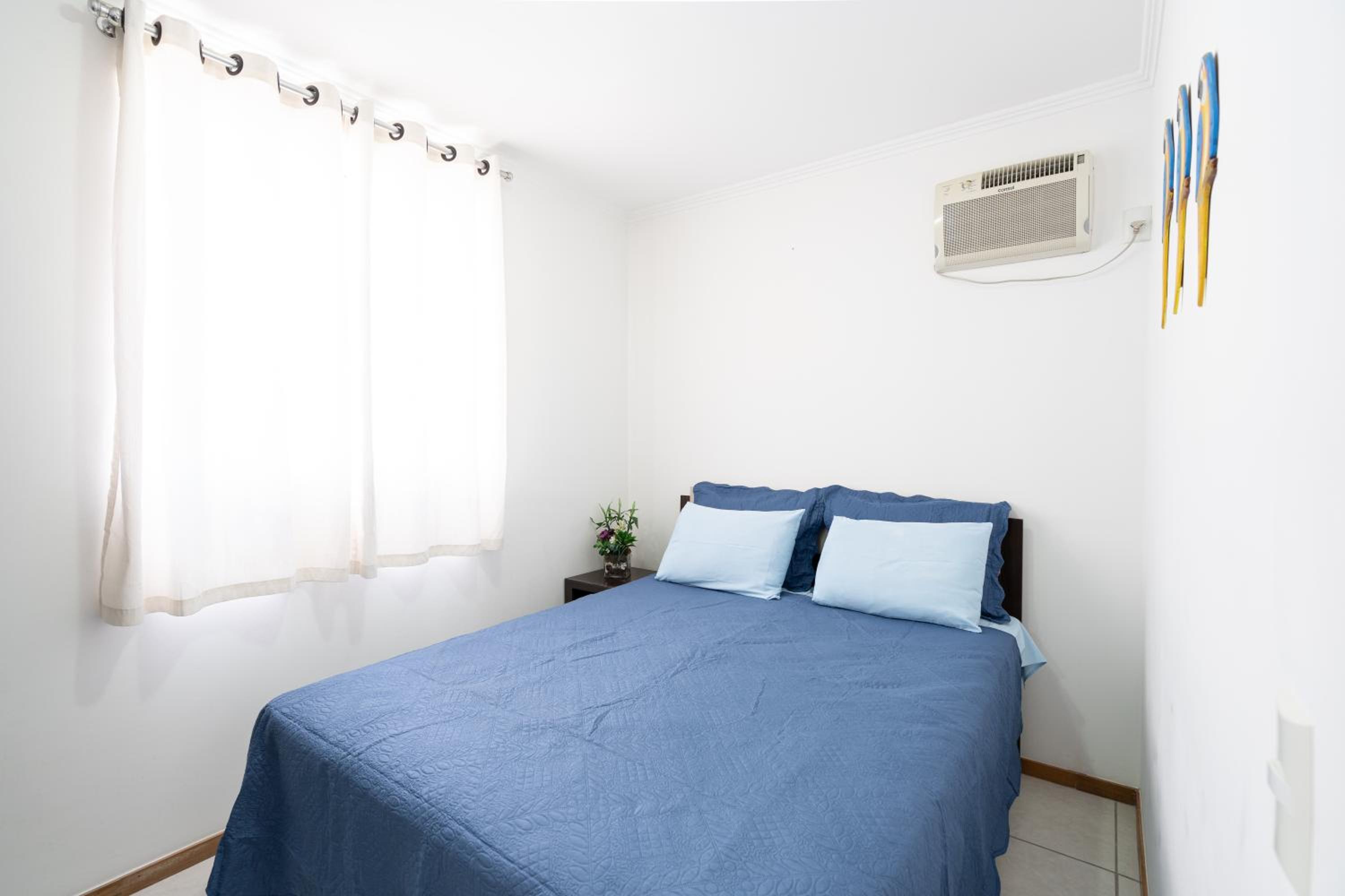 Apartamento a 400M PRAIA com PISCINA sacada com CHURRASQUEIRA privativa Wi-Fi Portaria 24h PLAYGROUND INFANTIL Quadra de esportes e vaga privativa de GARAG