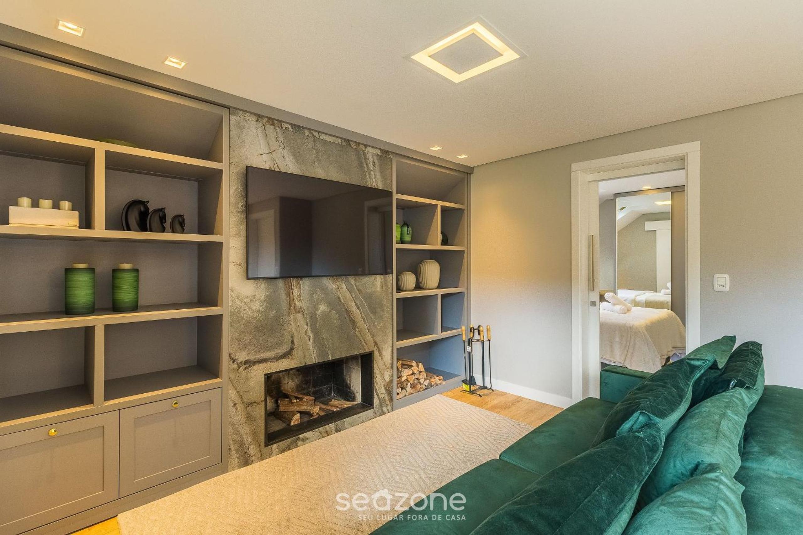 Apartment with 2 Bedrooms and Lake View RLA0201