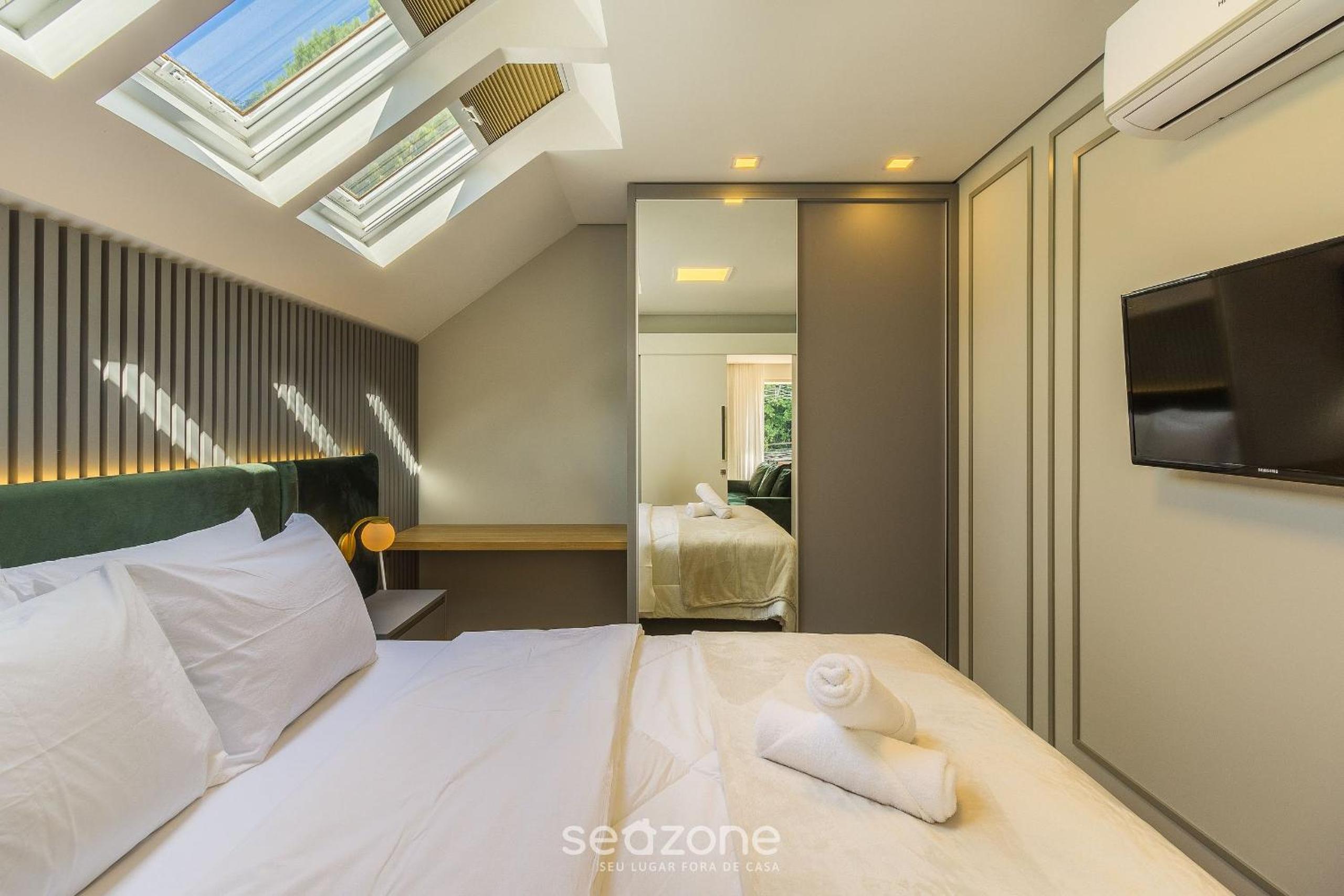 Apartment with 2 Bedrooms and Lake View RLA0201