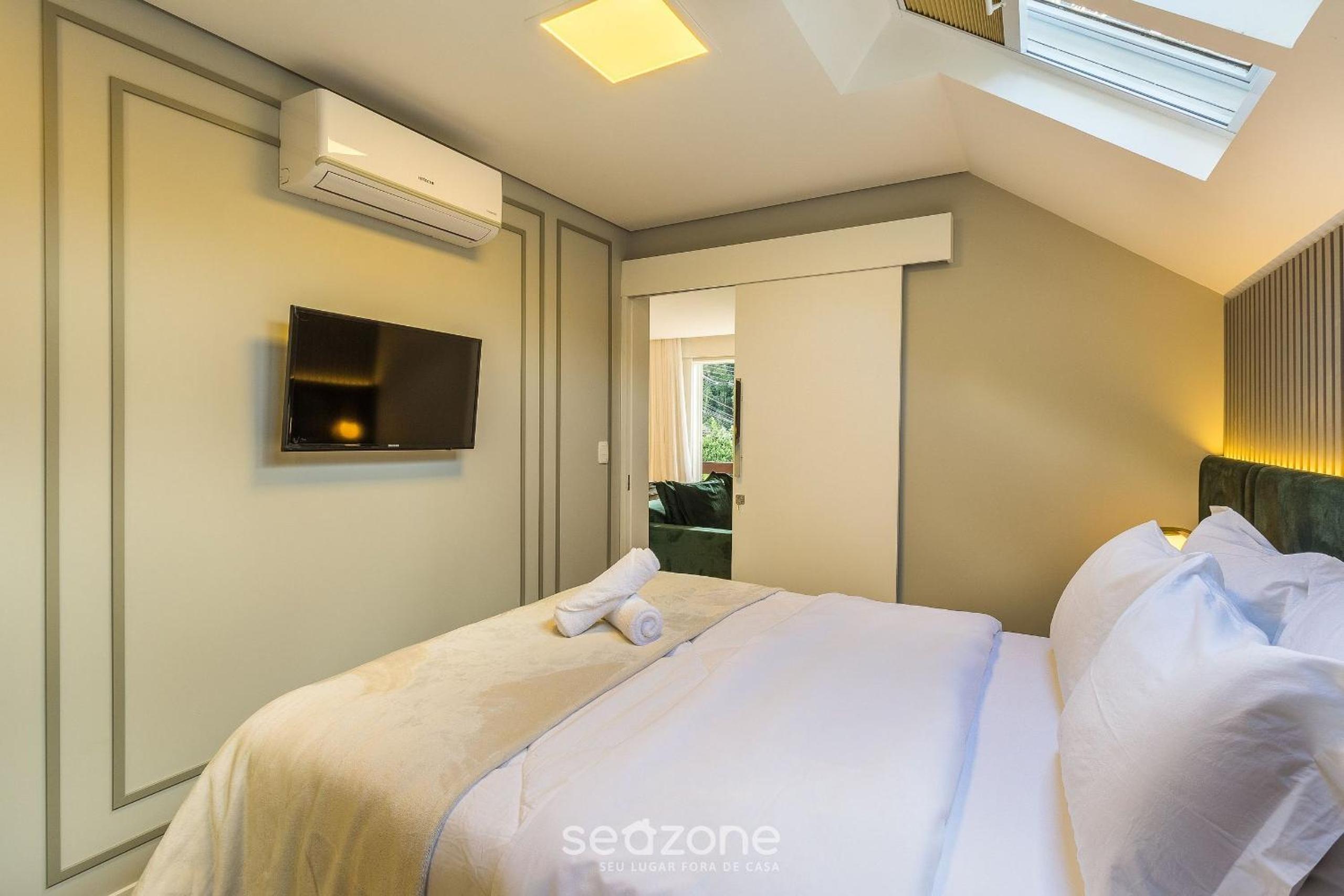 Apartment with 2 Bedrooms and Lake View RLA0201