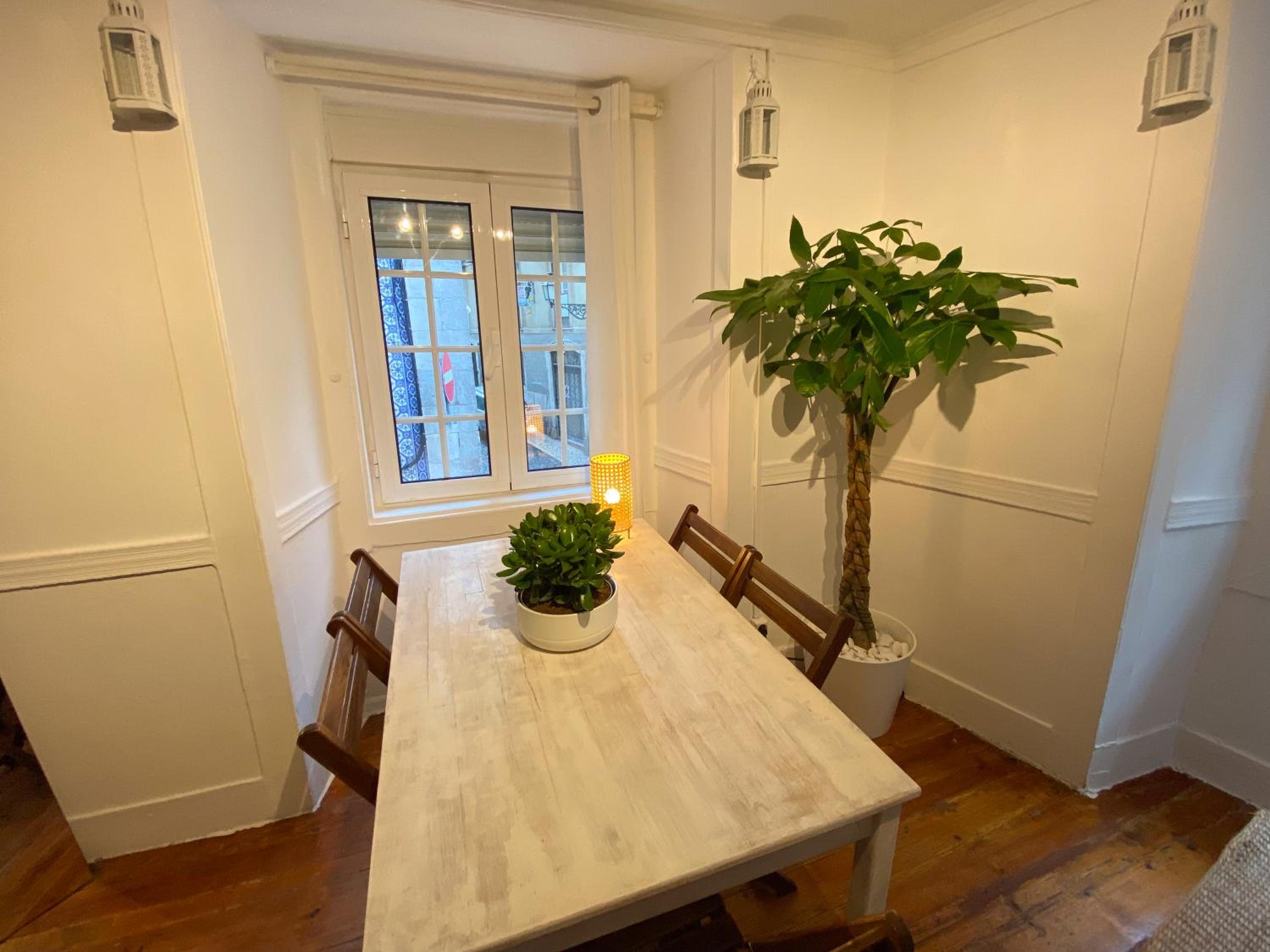 Charming Bairro Alto 2-Bedroom Escape