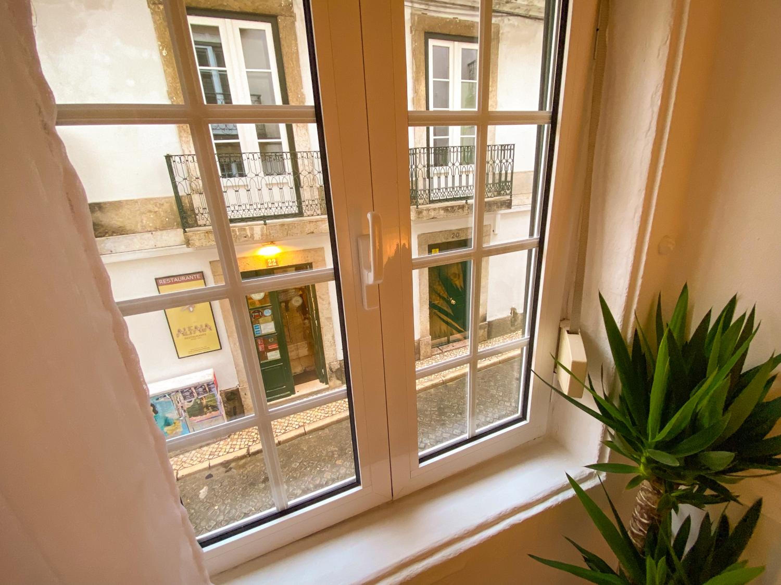 Charming Bairro Alto 2-Bedroom Escape
