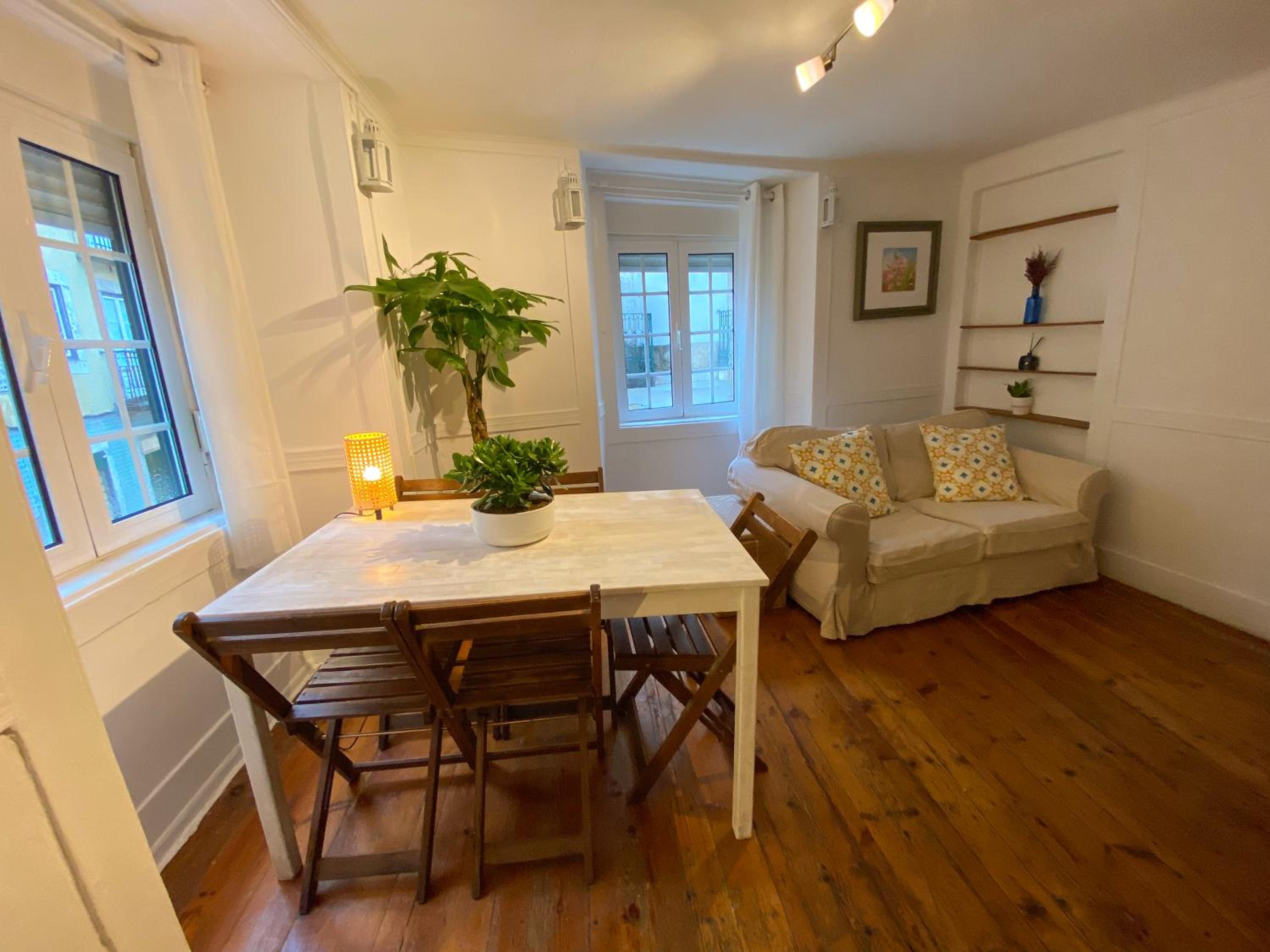 Charming Bairro Alto 2-Bedroom Escape