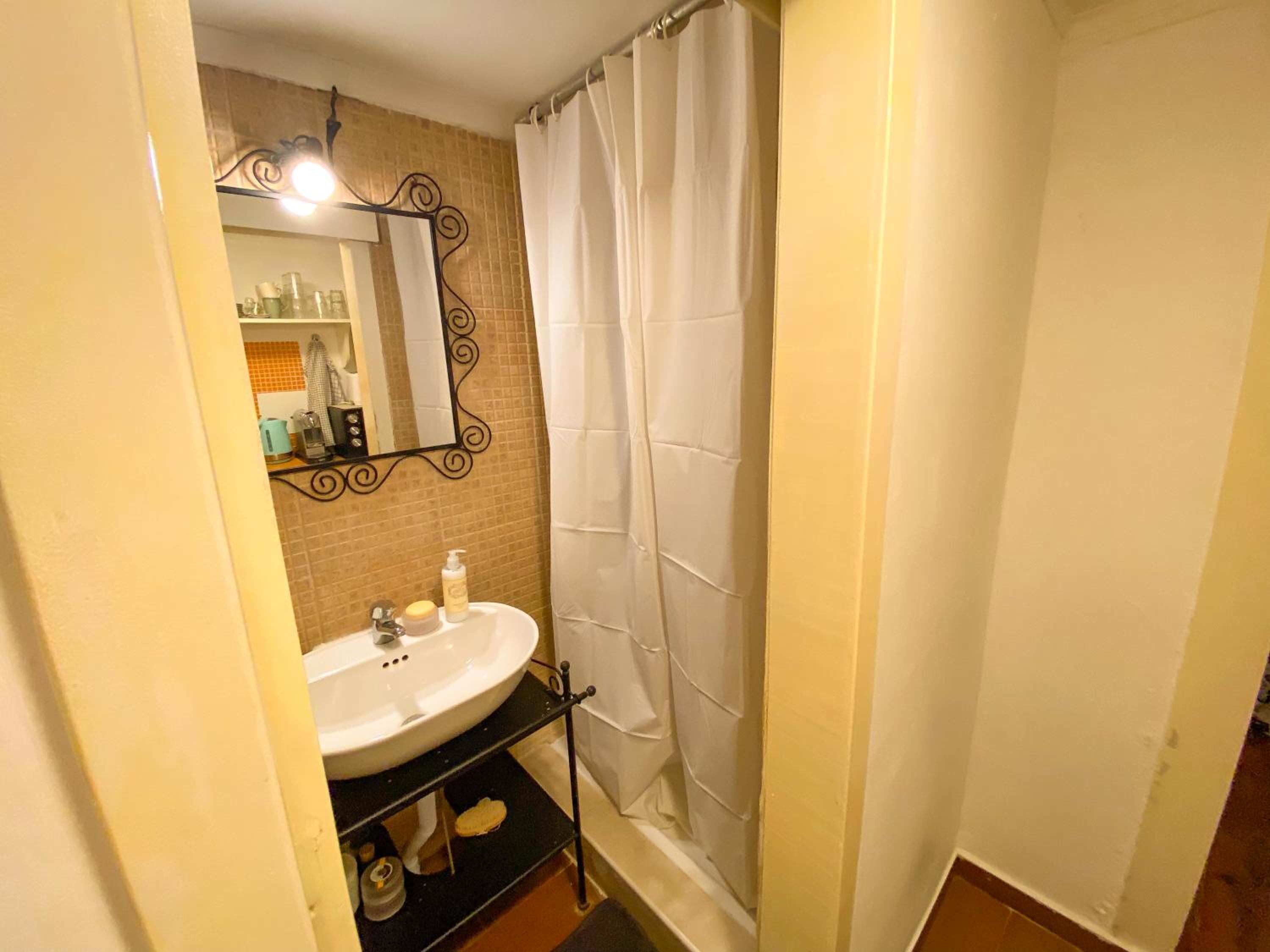 Charming Bairro Alto 2-Bedroom Escape