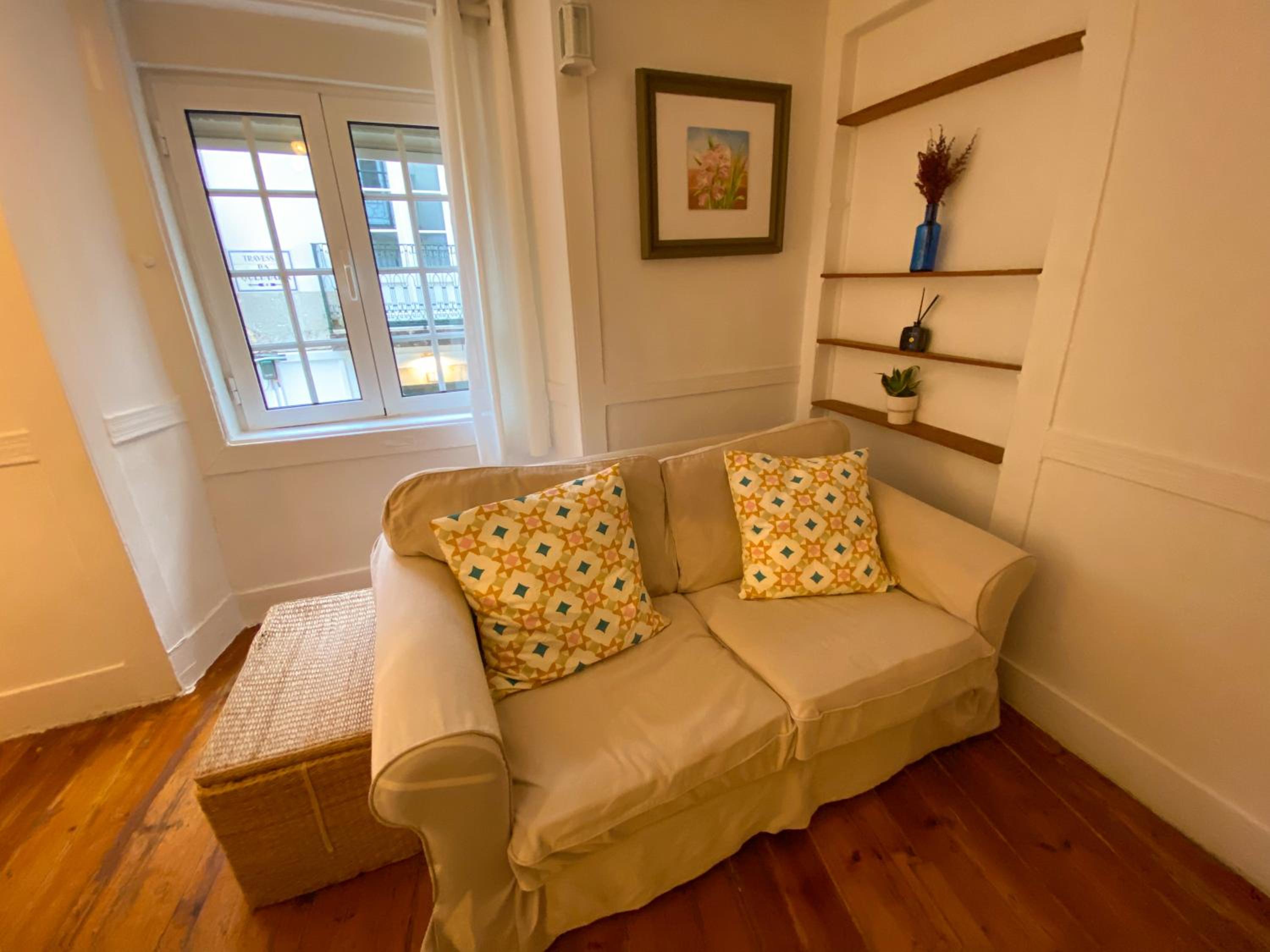 Charming Bairro Alto 2-Bedroom Escape