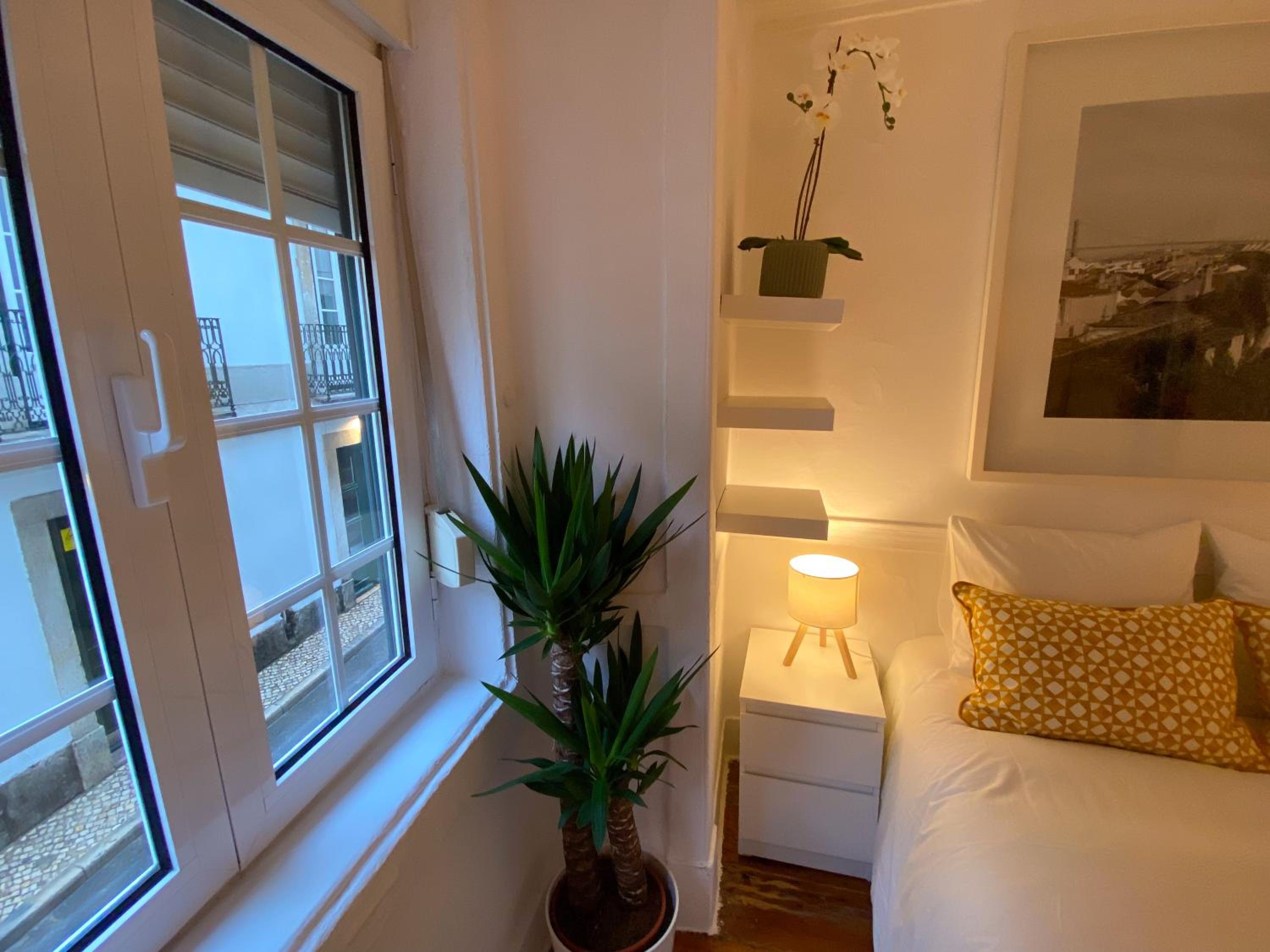 Charming Bairro Alto 2-Bedroom Escape