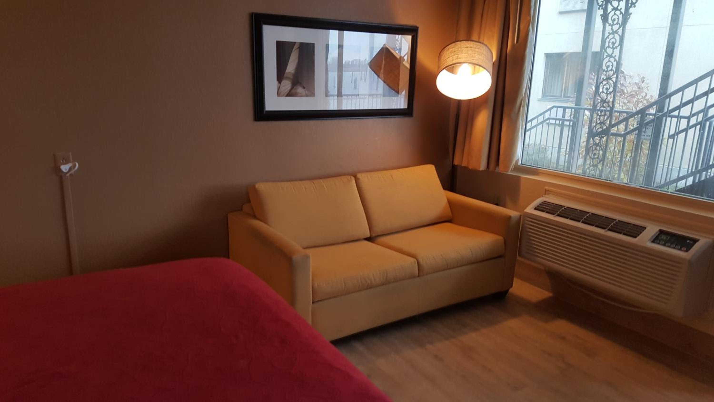 Airport Waterfront Inn - Property Image 23