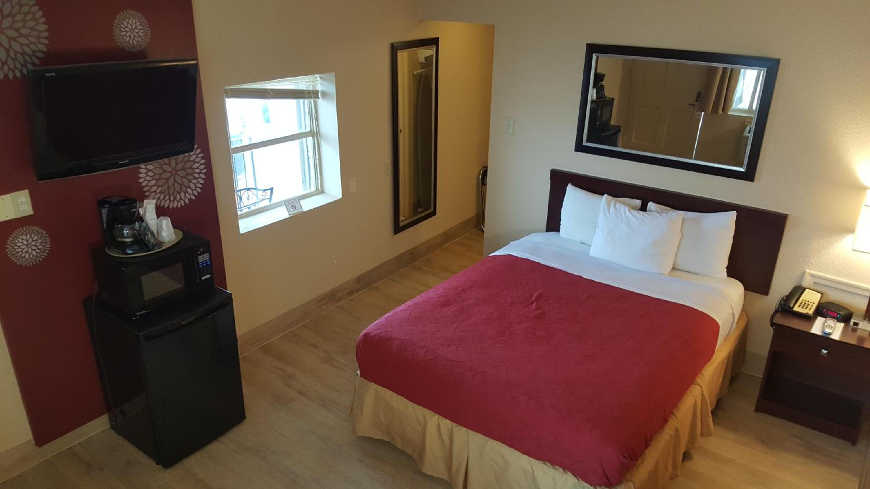 Airport Waterfront Inn - Property Image 32