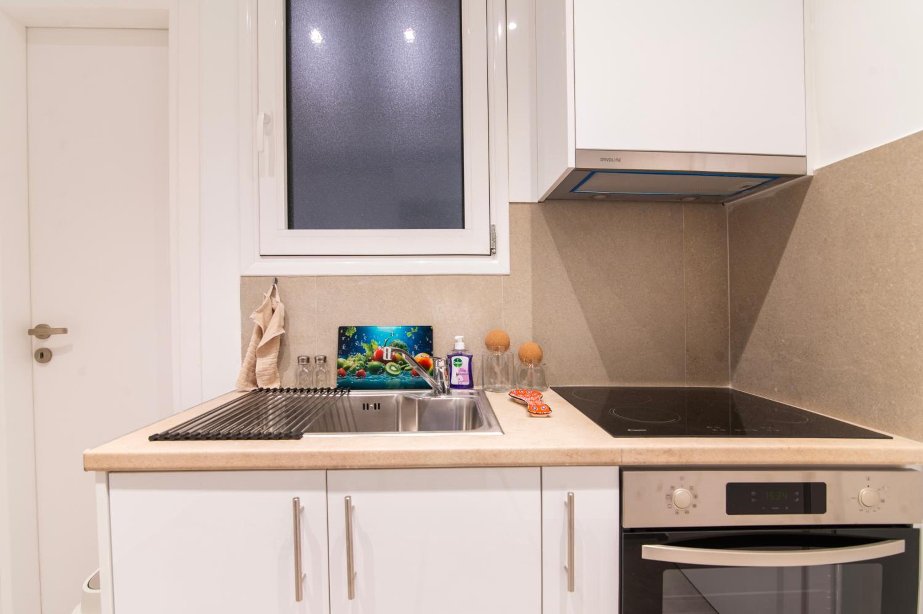 Modern 2-Bedroom Apt in Athens