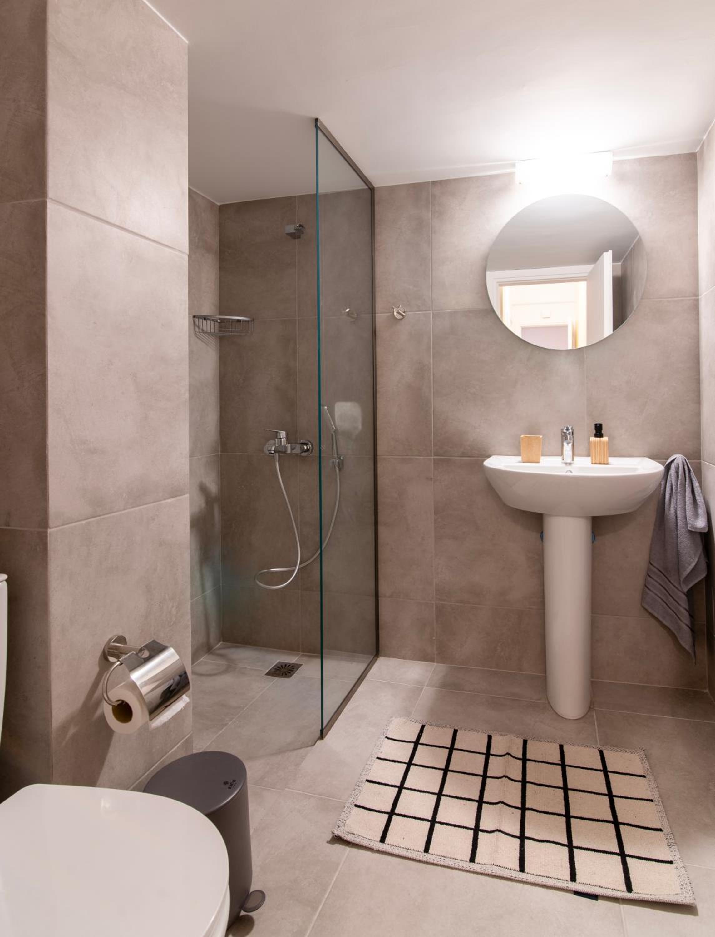 Modern 2-Bedroom Apt in Athens