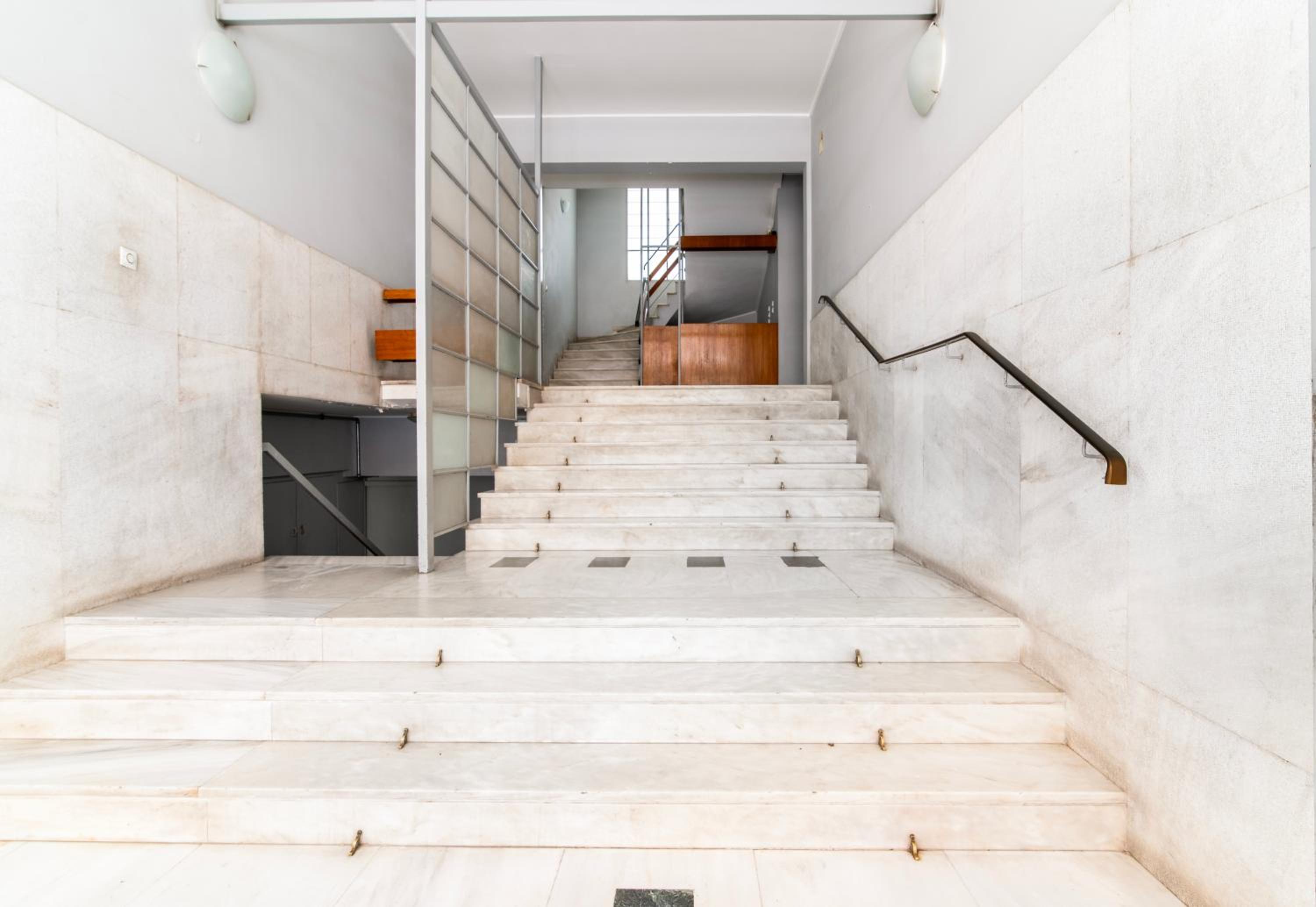 Modern 2-Bedroom Apt in Athens