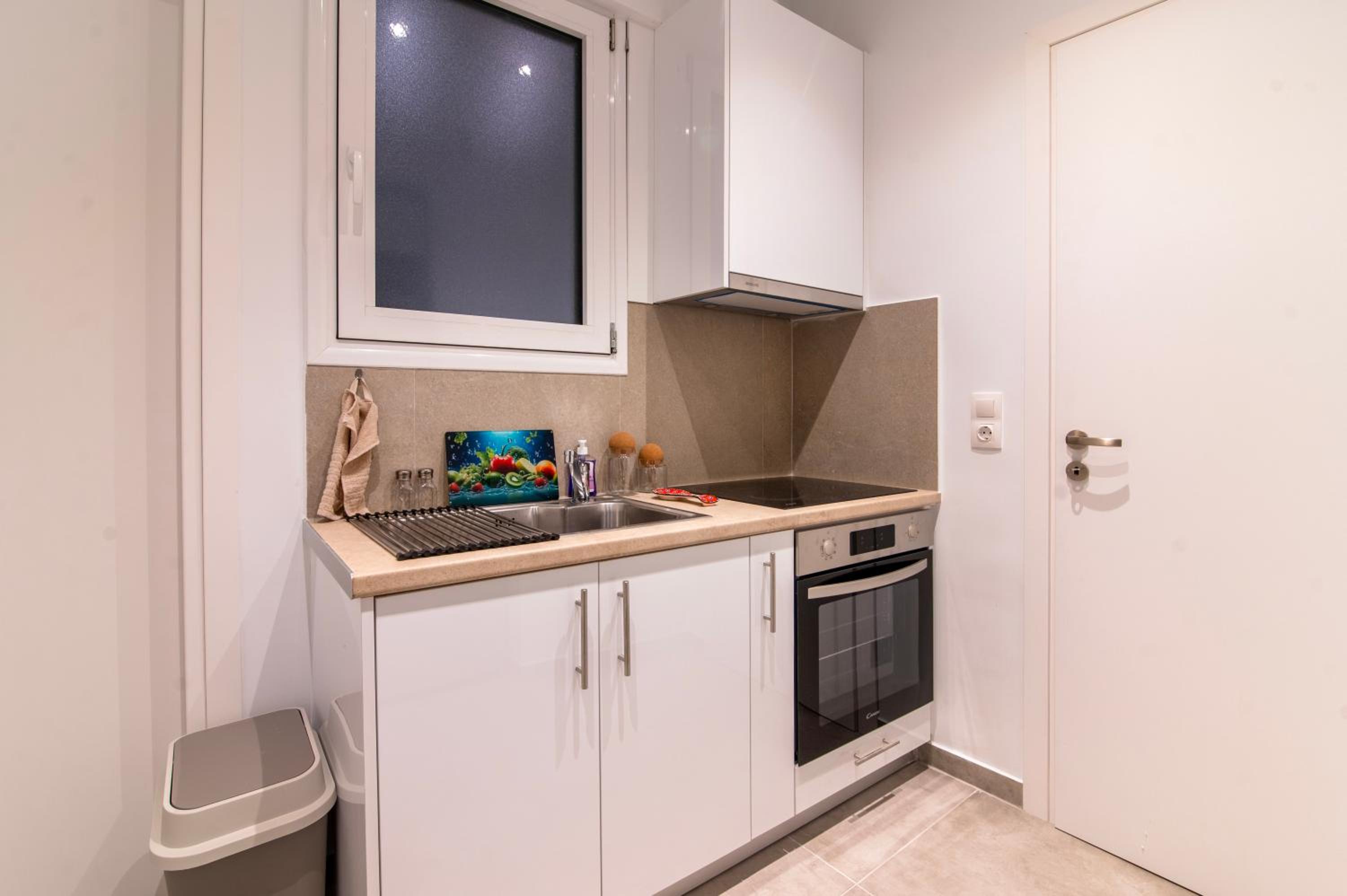 Modern 2-Bedroom Apt in Athens