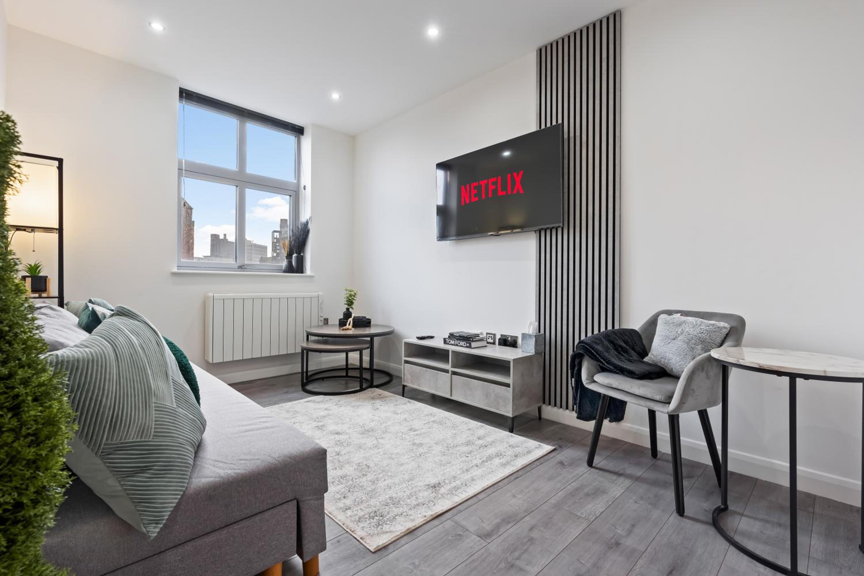 Emerald Luxe Leicester, City Centre Apartment, Sofa Bed, Netflix WiFi, Parking