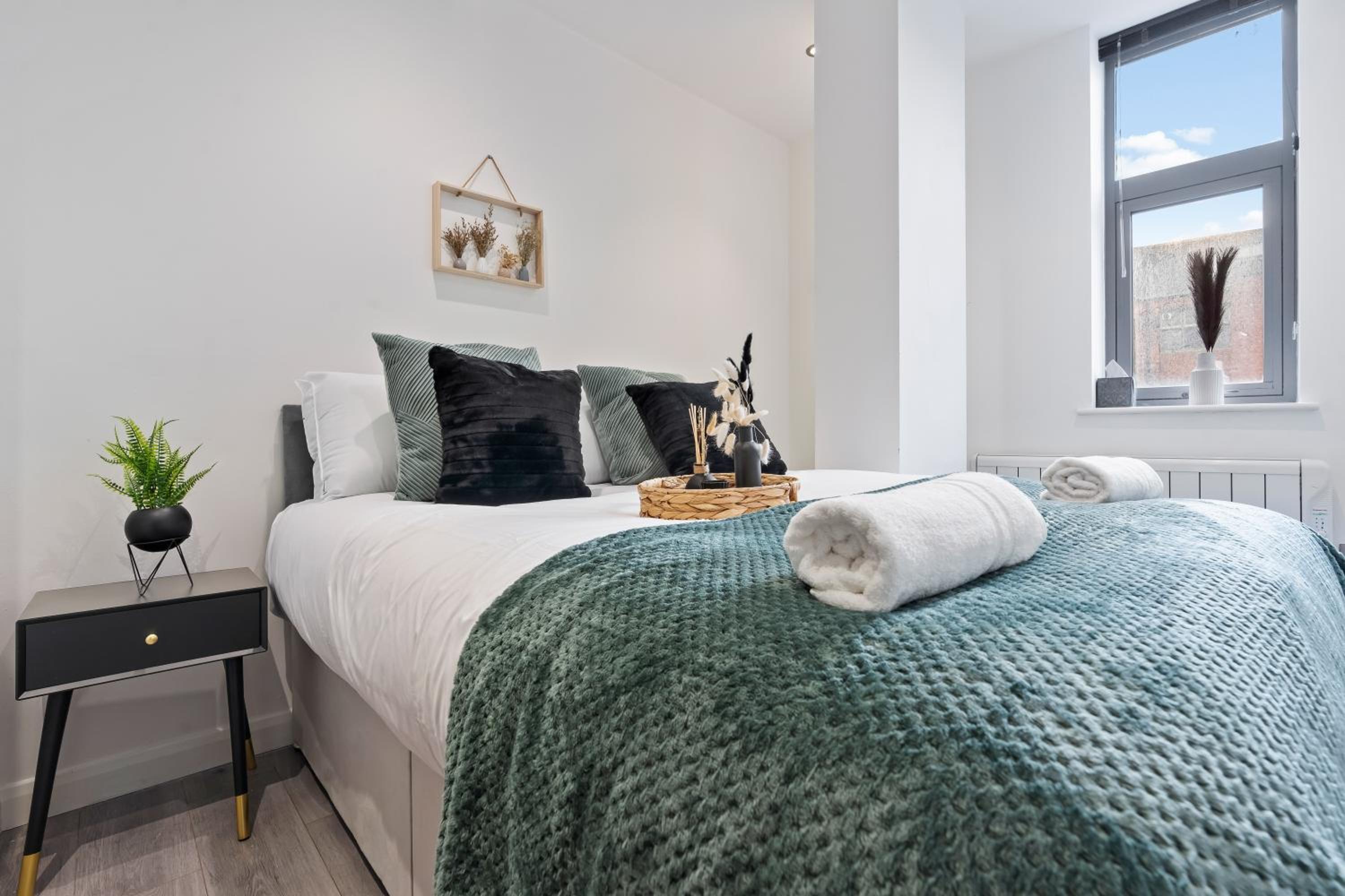 Emerald Luxe Leicester, City Centre Apartment, Sofa Bed, Netflix WiFi, Parking