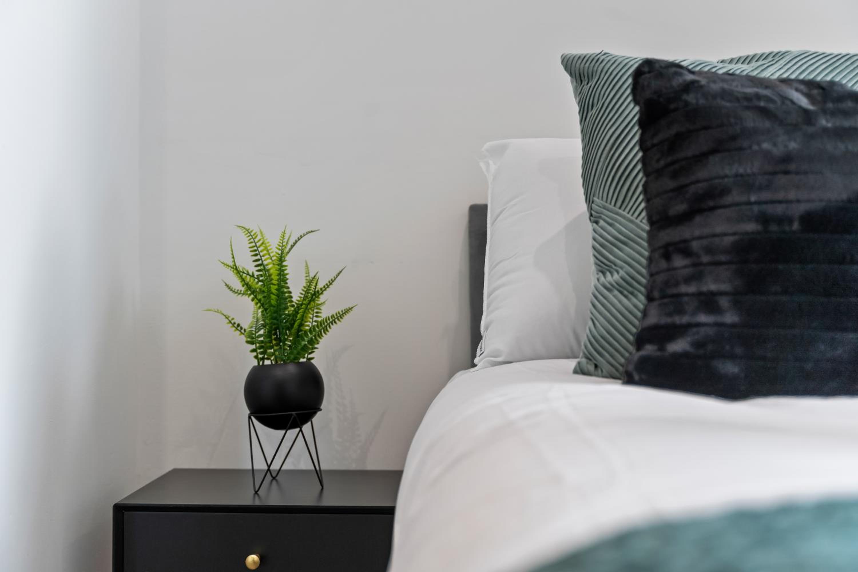 Emerald Luxe Leicester, City Centre Apartment, Sofa Bed, Netflix WiFi, Parking