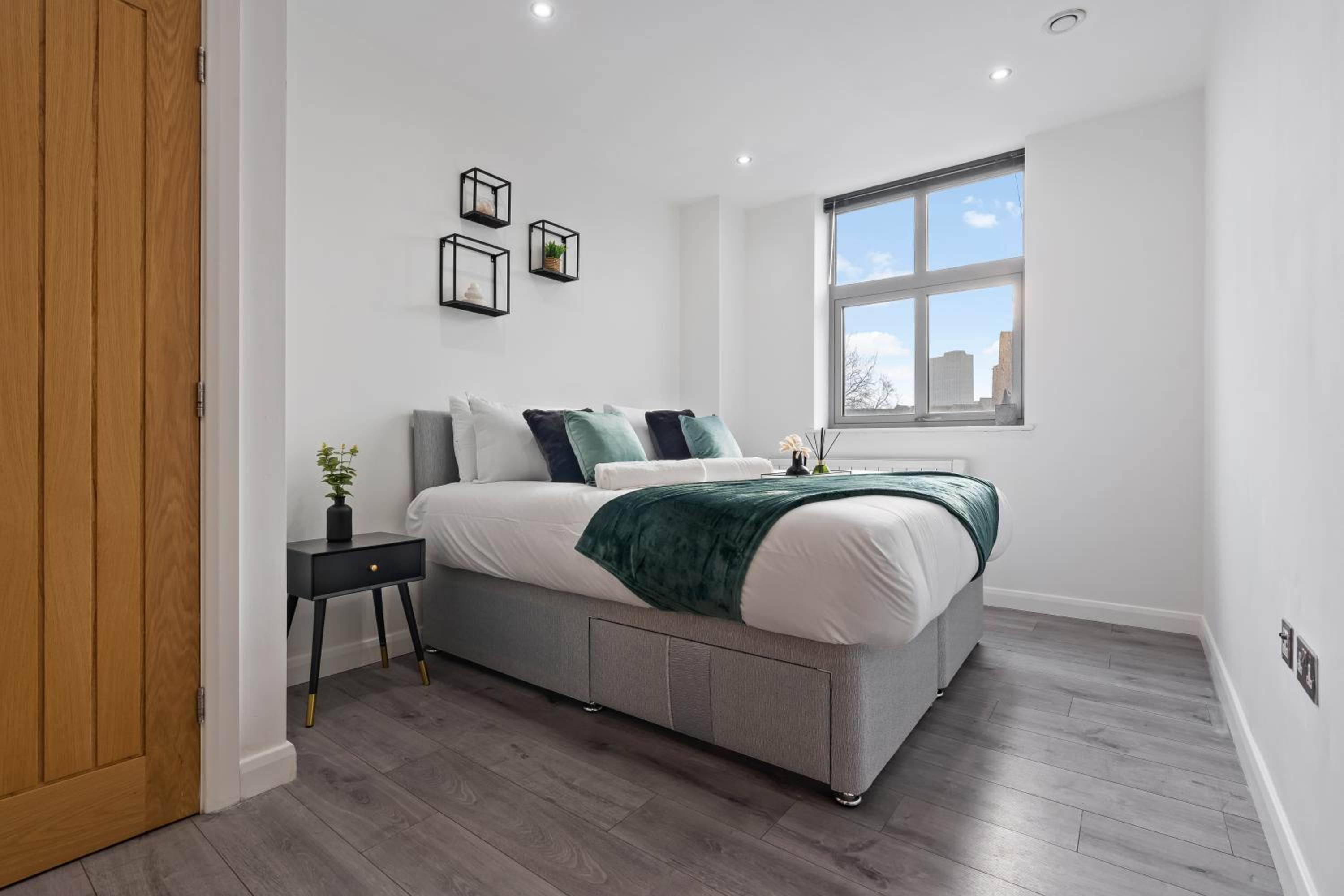 Emerald Luxe Leicester, City Centre Apartment, Sofa Bed, Netflix WiFi, Parking