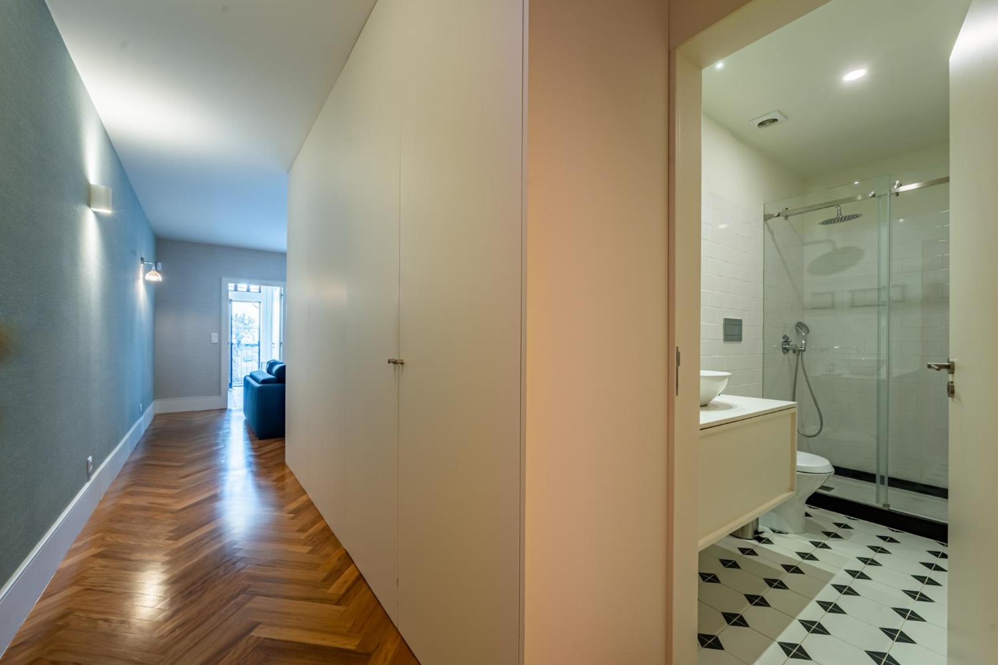 Intimate Apartment Downtown With Terrace - D