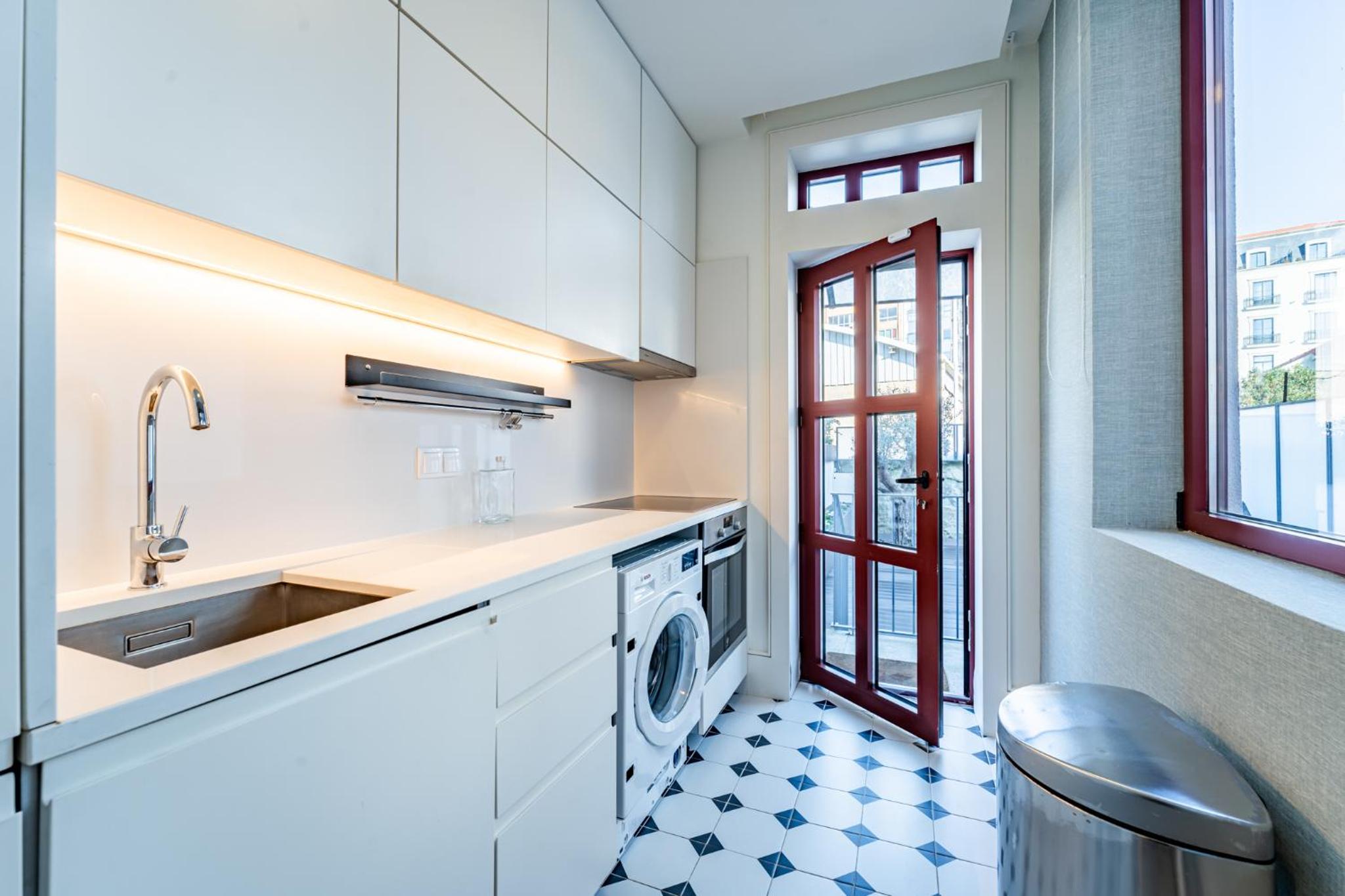 Intimate Apartment Downtown With Terrace - D