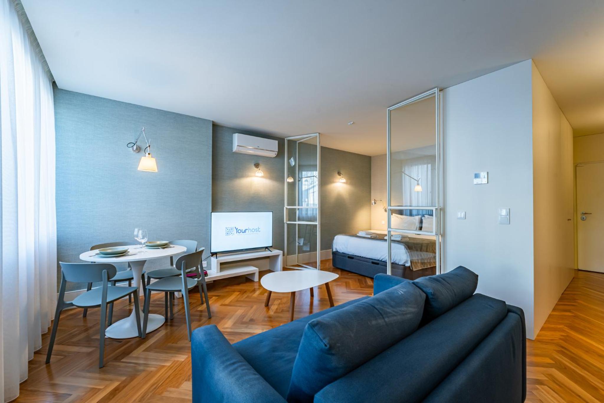 Intimate Apartment Downtown With Terrace - D