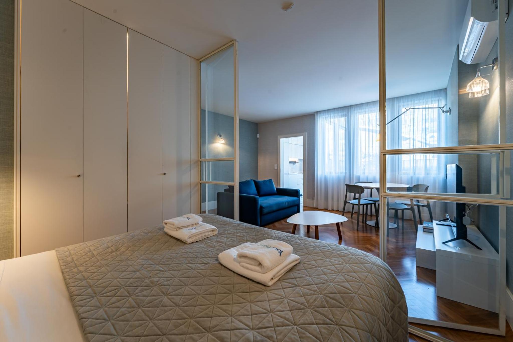 Intimate Apartment Downtown With Terrace - D