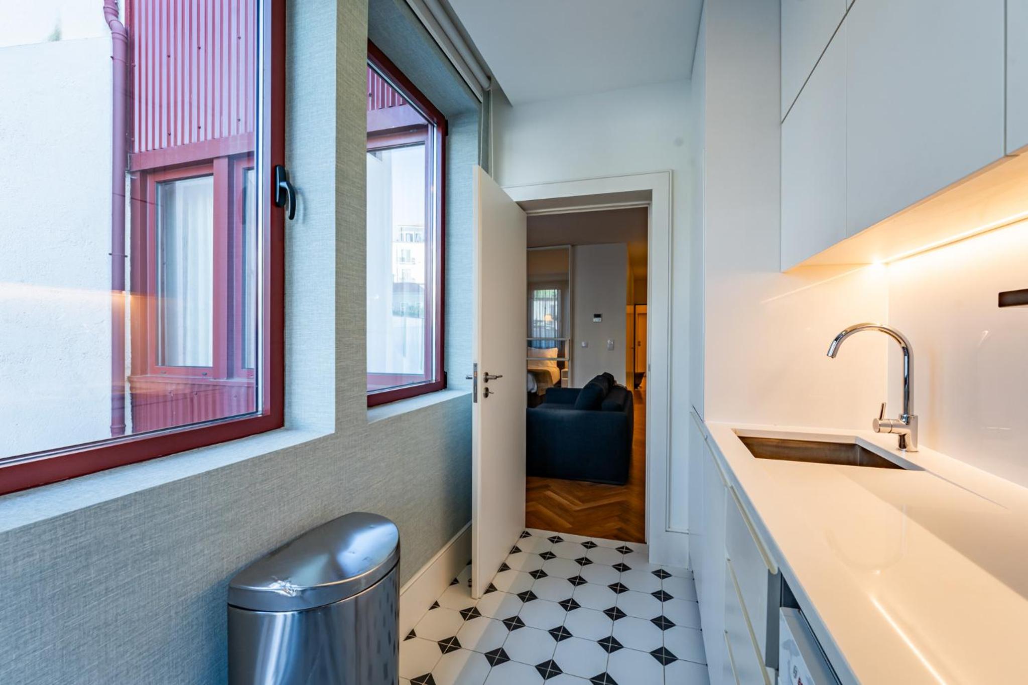Intimate Apartment Downtown With Terrace - D