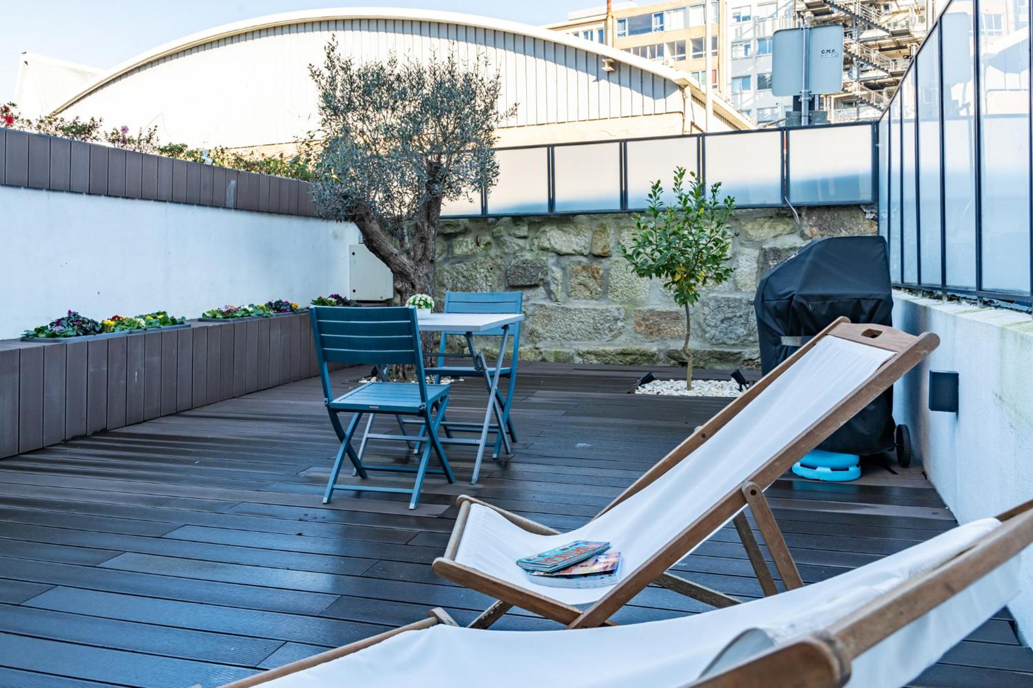 Intimate Apartment Downtown With Terrace - D