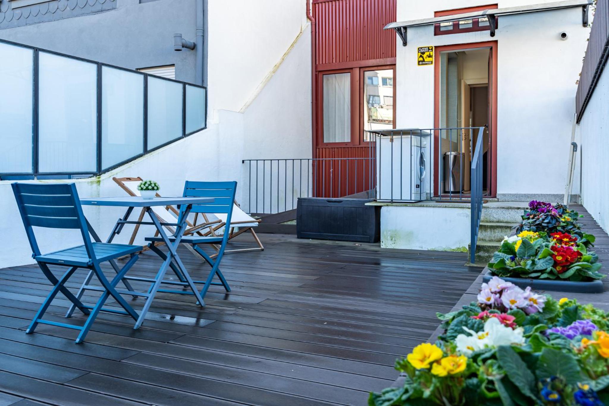 Intimate Apartment Downtown With Terrace - D