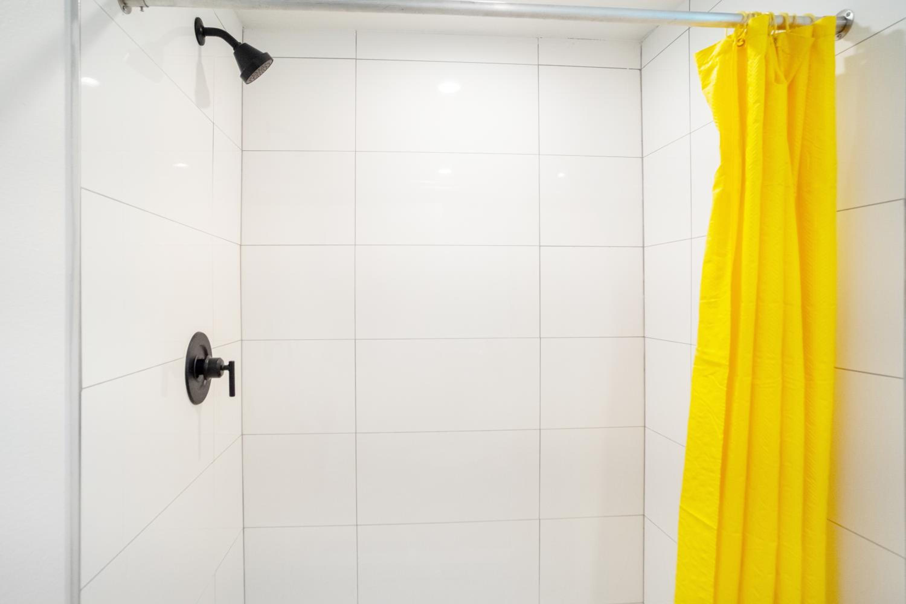 Cozy Urban Retreat near Downtown LA & USC - Private room with shared Living room and kitchen