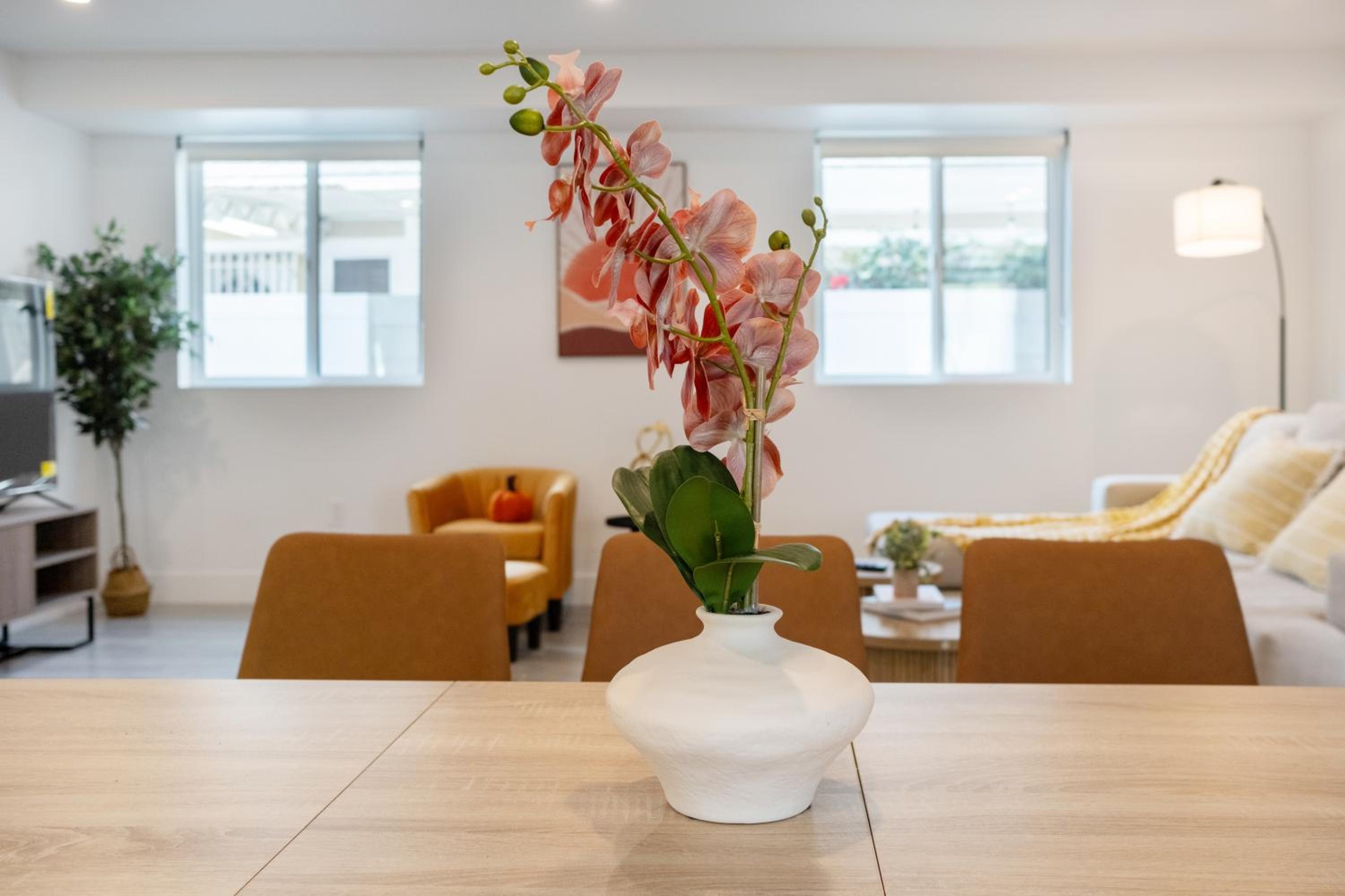 Cozy Urban Retreat near Downtown LA & USC - Private room with shared Living room and kitchen