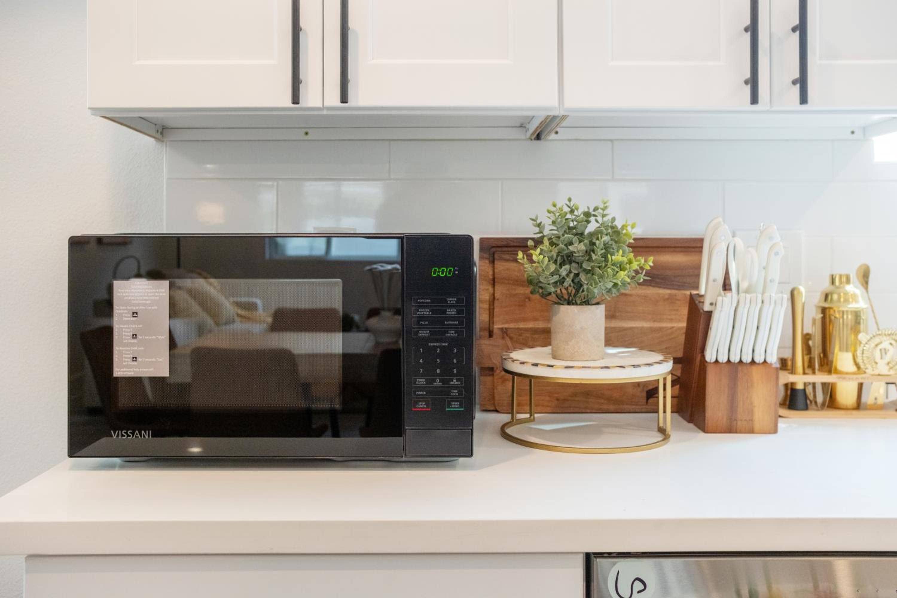 Cozy Urban Retreat near Downtown LA & USC - Private room with shared Living room and kitchen