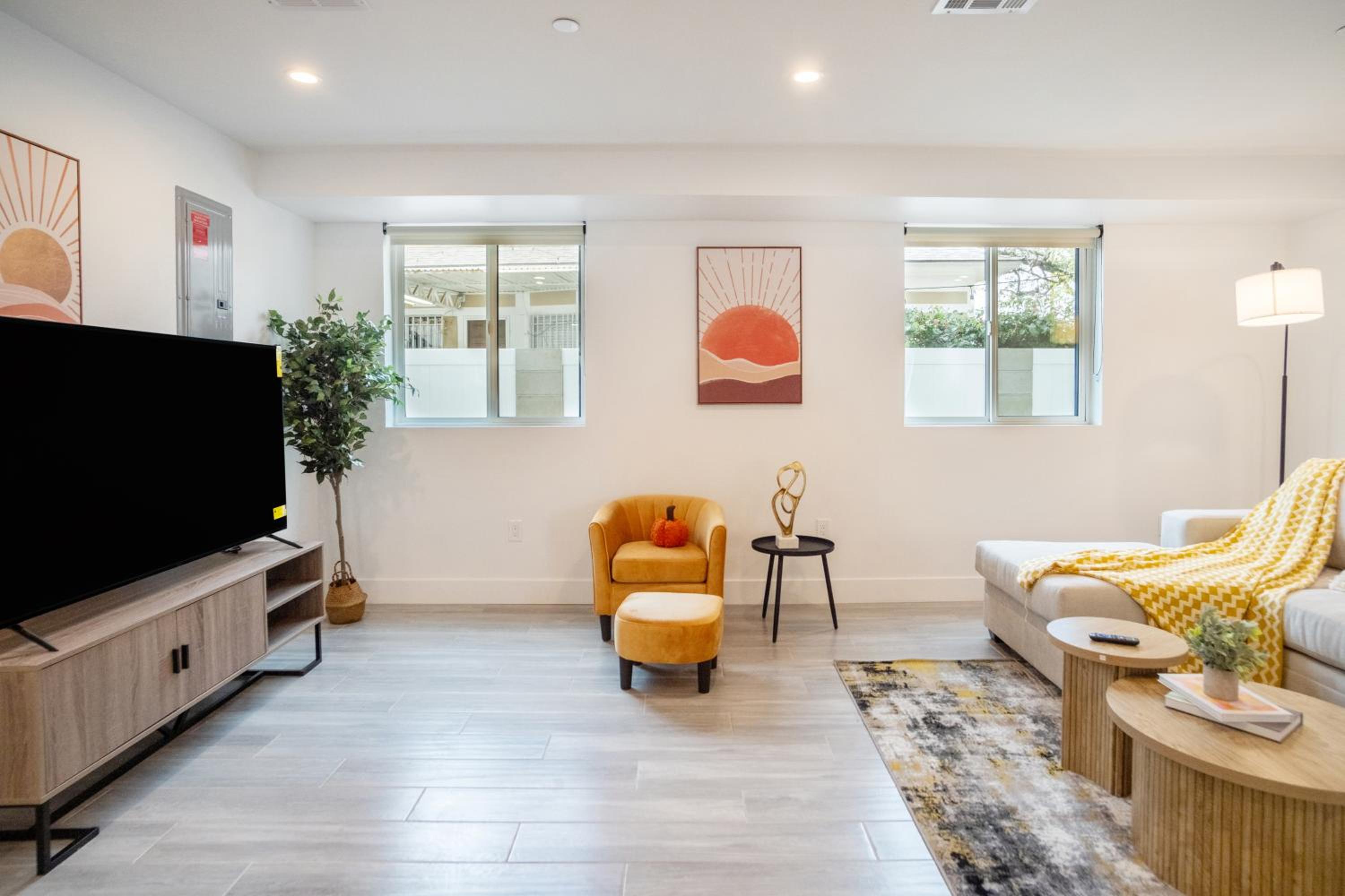 Cozy Urban Retreat near Downtown LA & USC - Private room with shared Living room and kitchen