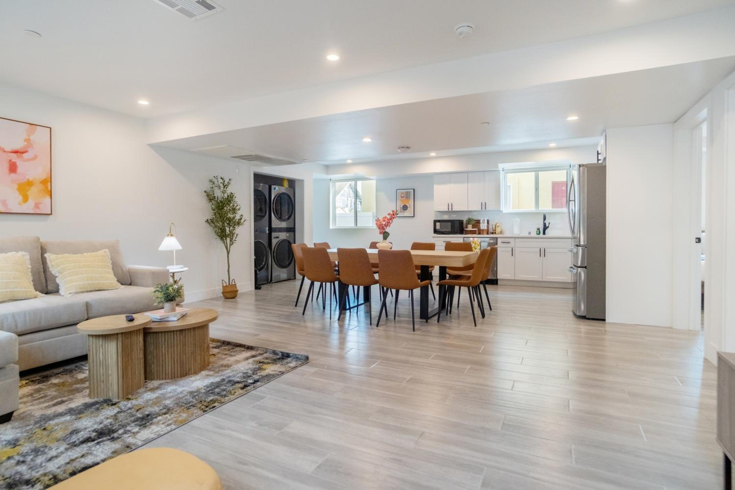 Cozy Urban Retreat near Downtown LA & USC - Private room with shared Living room and kitchen