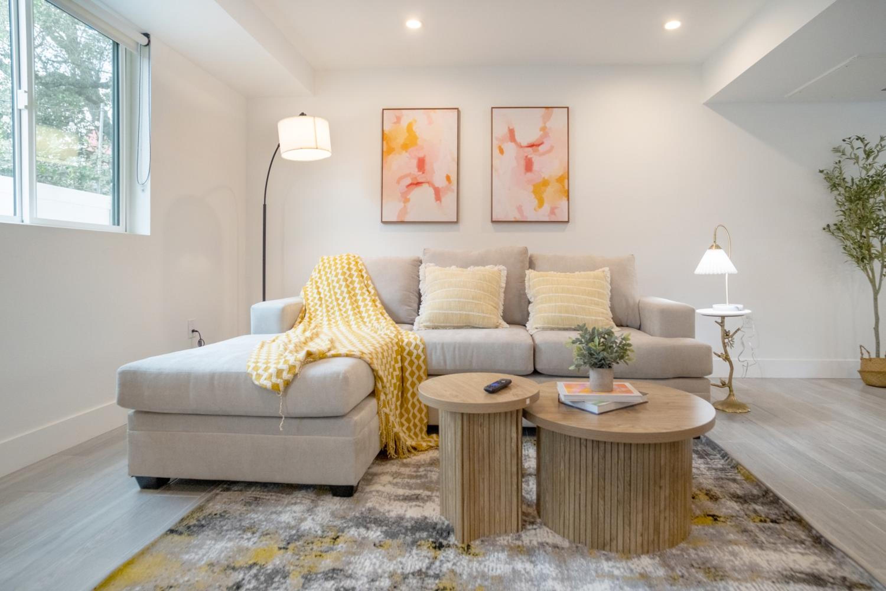 Cozy Urban Retreat near Downtown LA & USC - Private room with shared Living room and kitchen