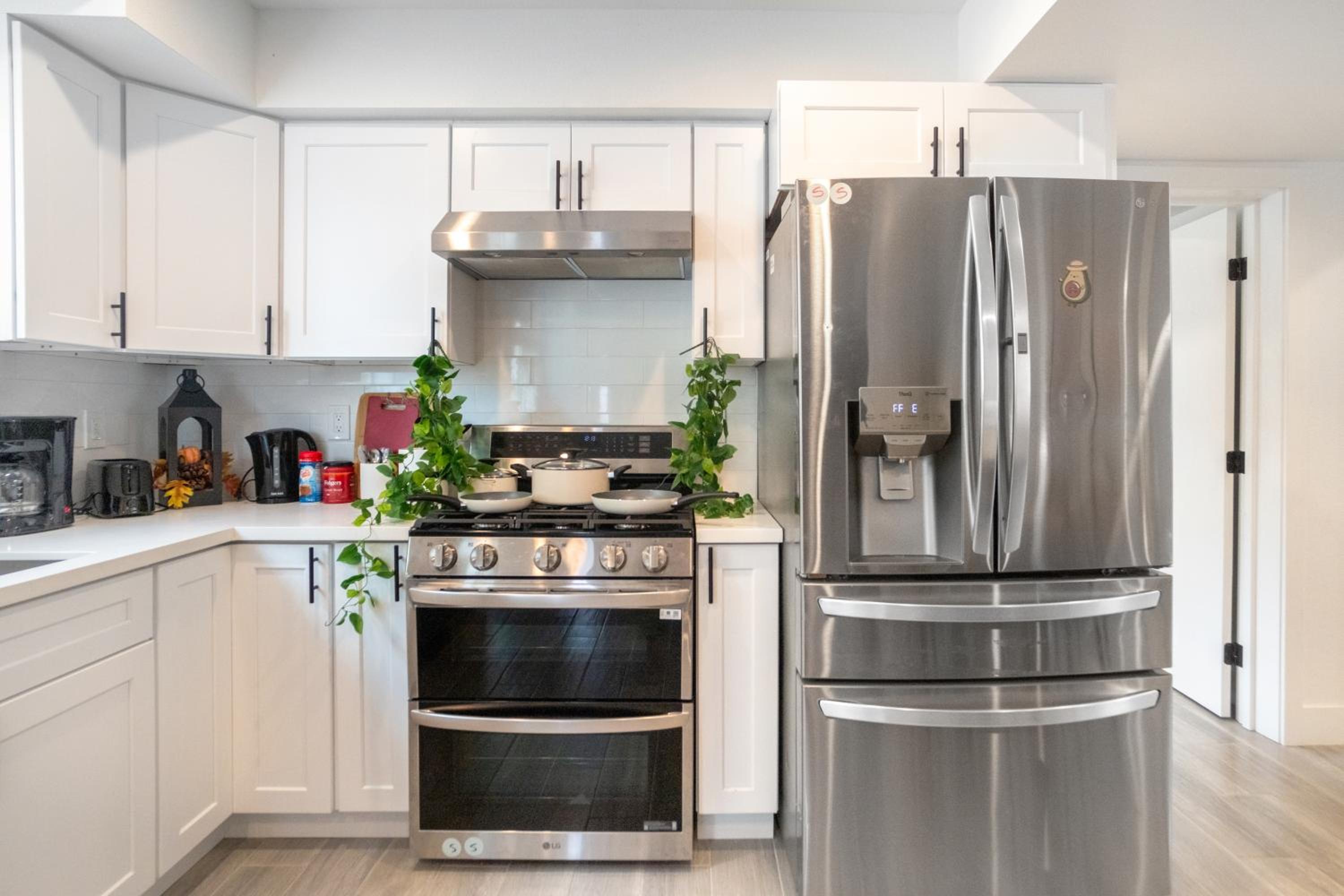 Cozy Urban Retreat near Downtown LA & USC - Private room with shared Living room and kitchen