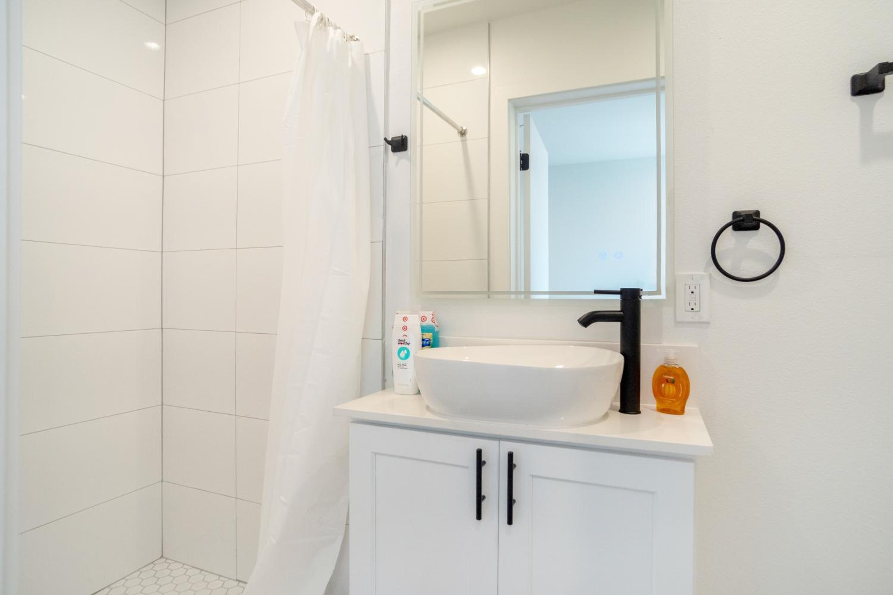 Urban Oasis in the Heart of LA Near USC & Major Attractions
