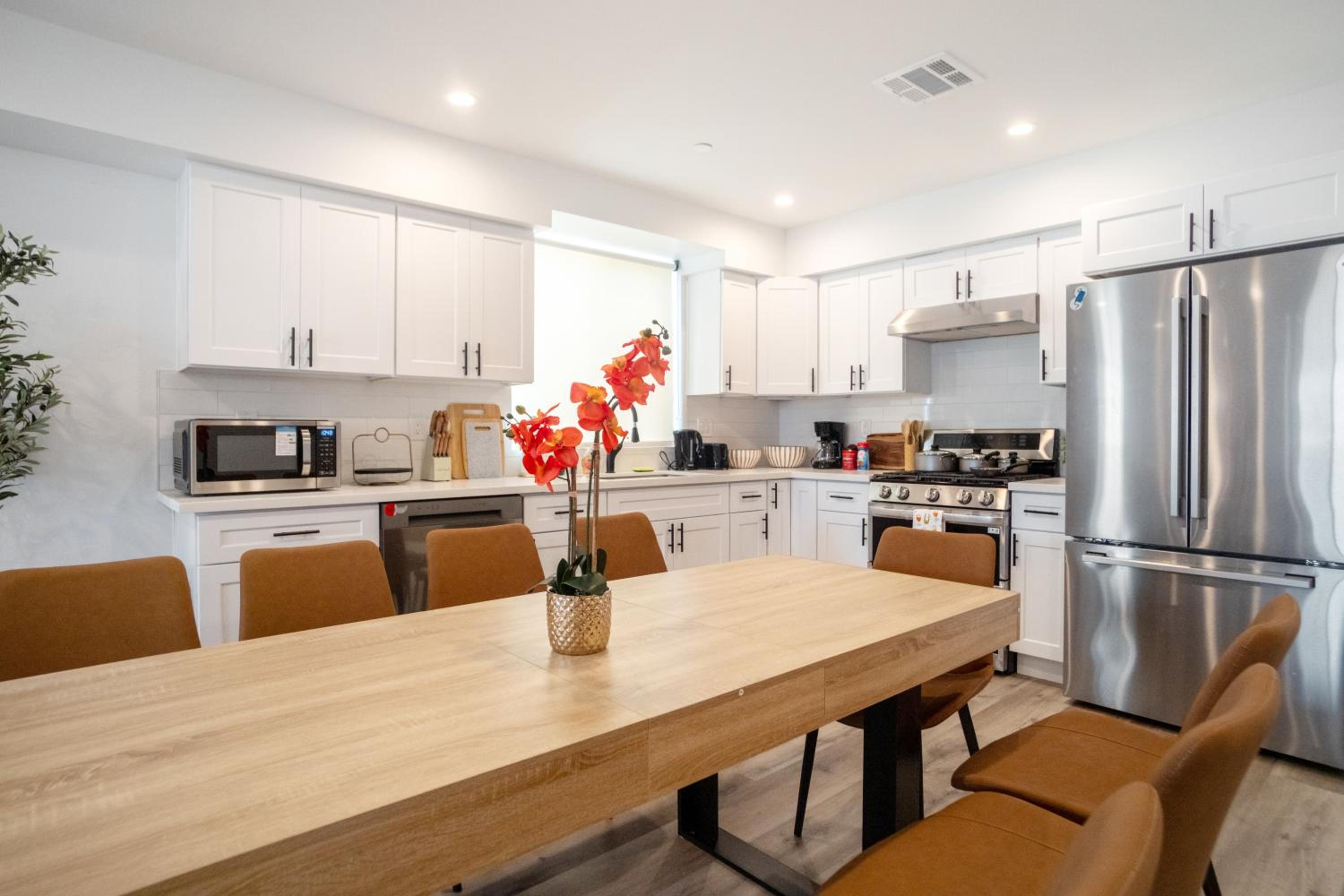 Urban Oasis in the Heart of LA Near USC & Major Attractions