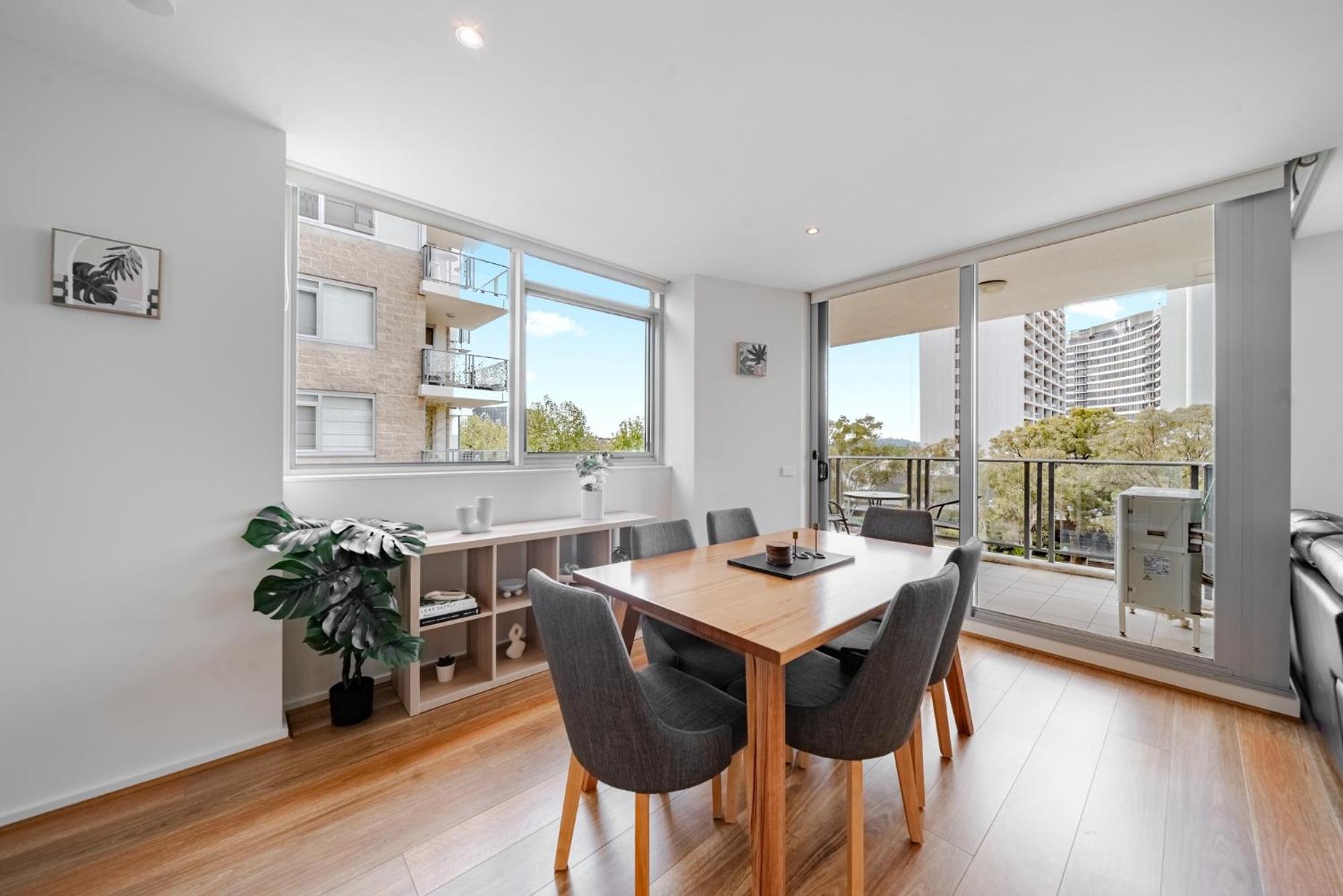 Stylish 1-Bed Flat with Pool BBQ & Sauna Access