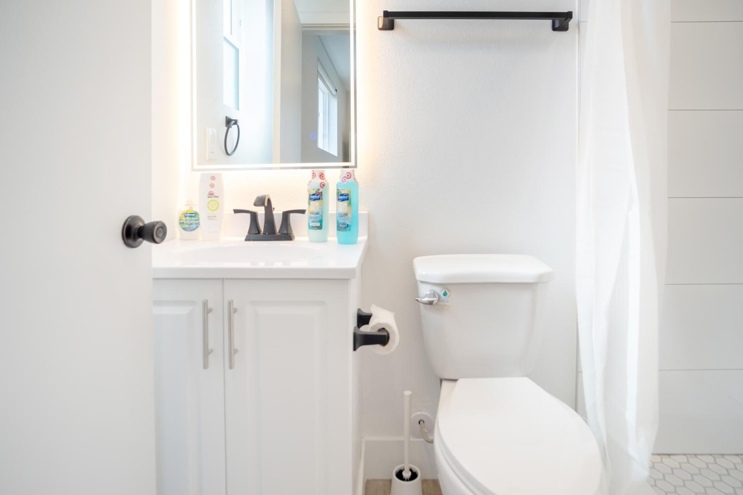 Chic & Comfortable Space Near Downtown LA & USC