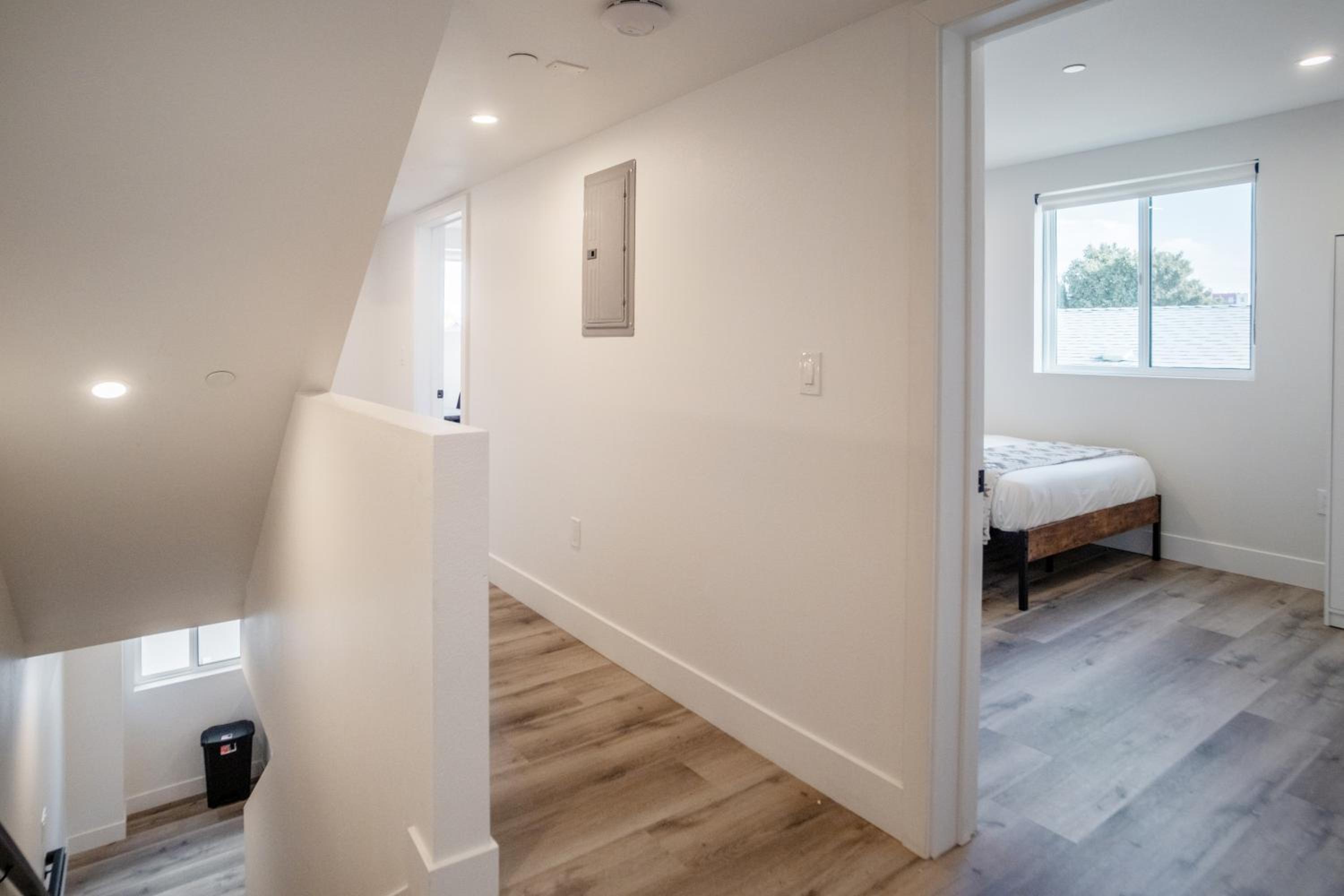Chic & Comfortable Space Near Downtown LA & USC