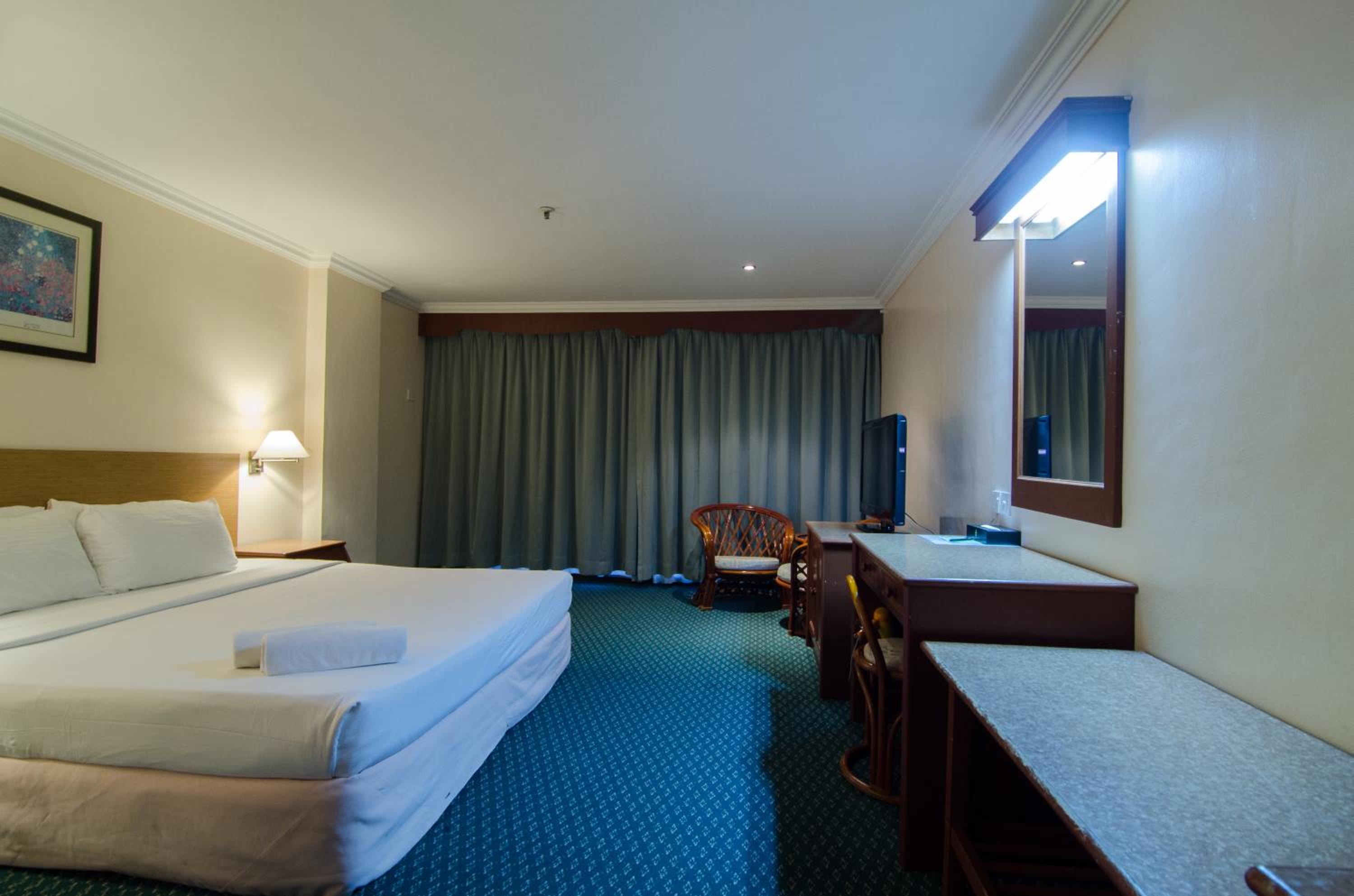 Coral Bay Resort