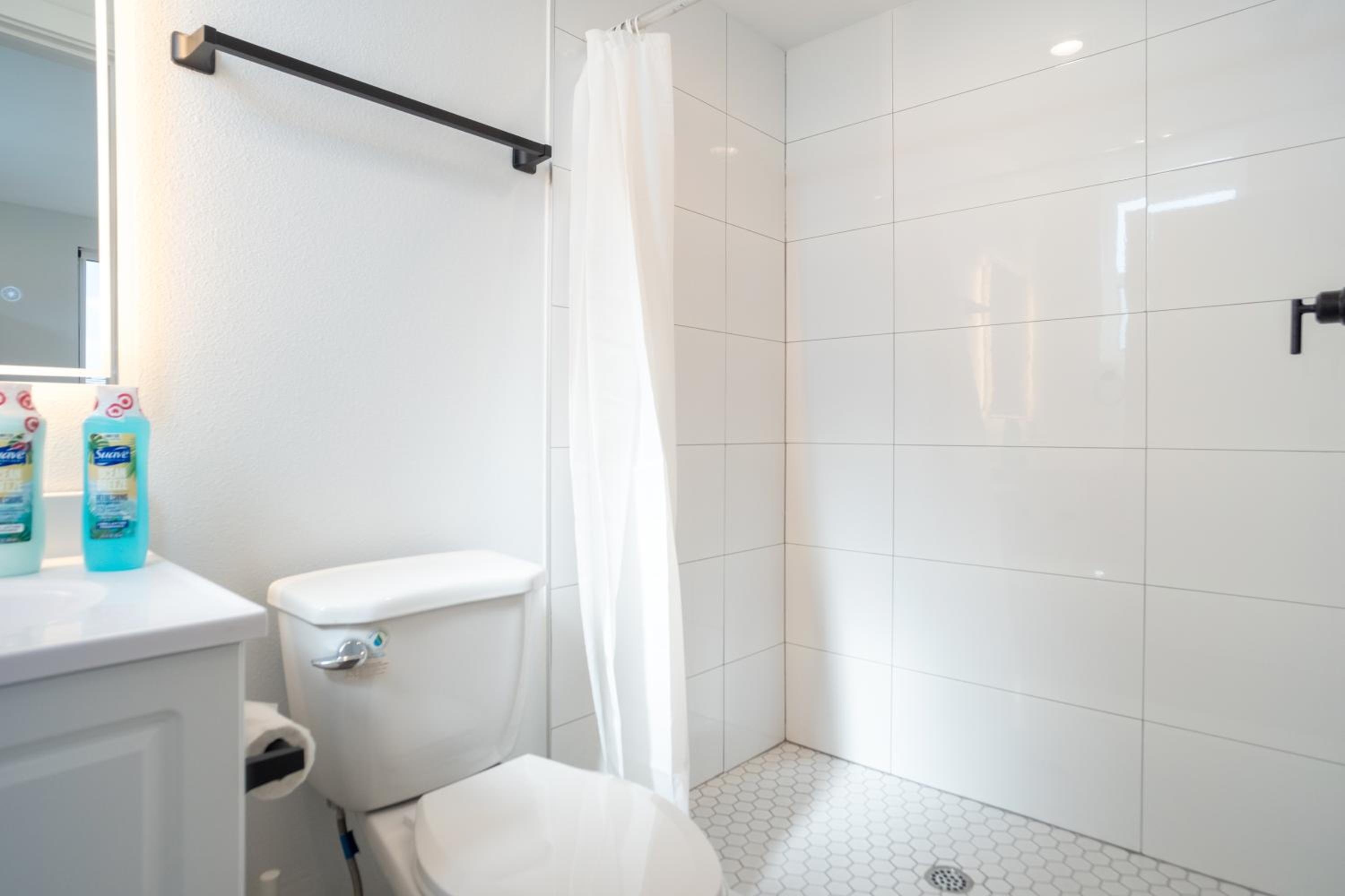 Stylish & Cozy Retreat Near USC & Downtown LA