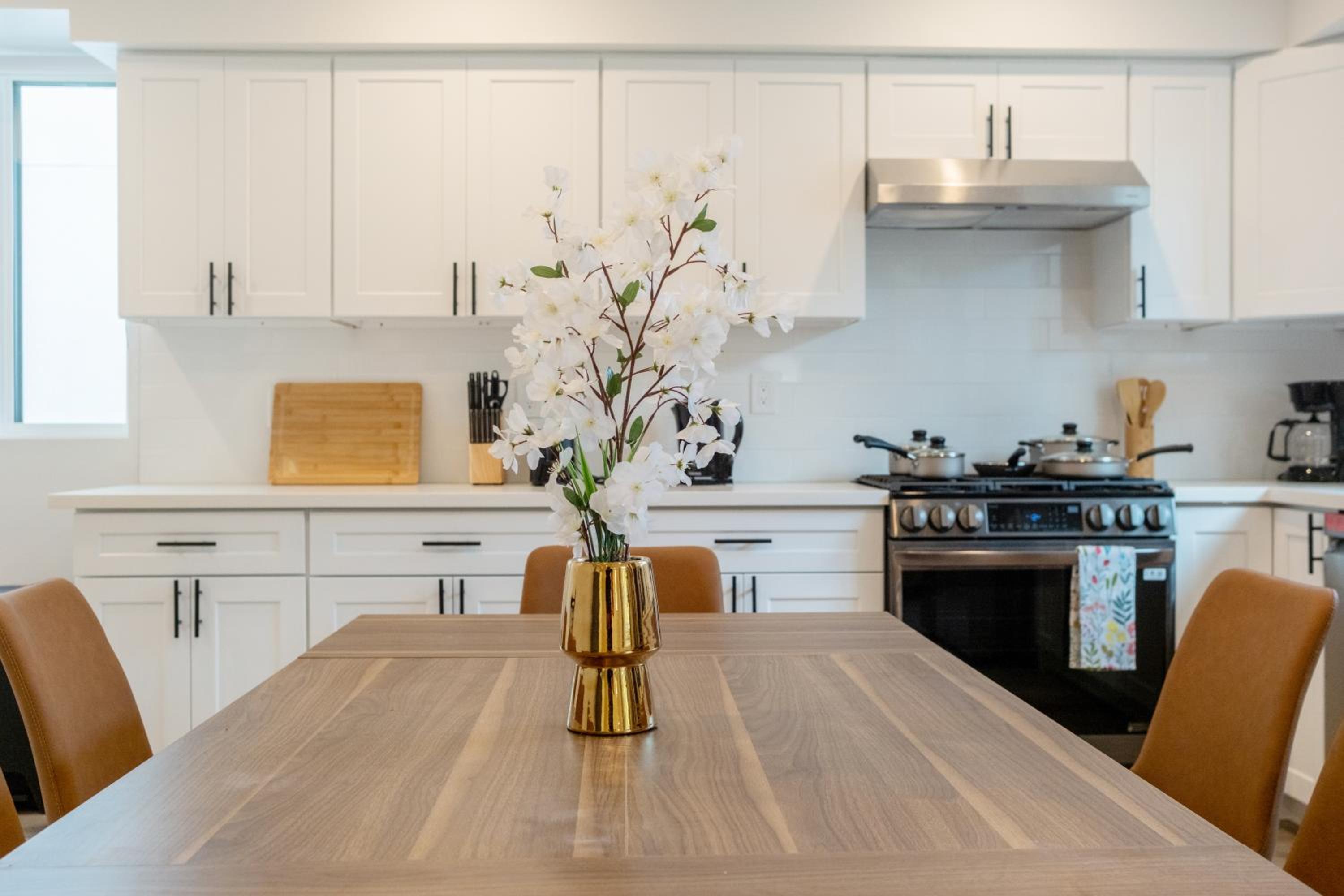 Stylish & Cozy Retreat Near USC & Downtown LA