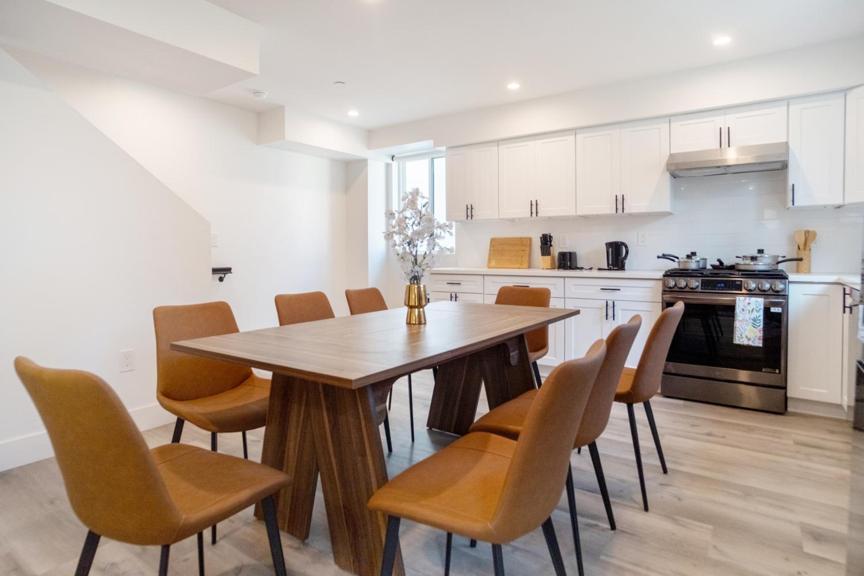 Stylish & Cozy Retreat Near USC & Downtown LA
